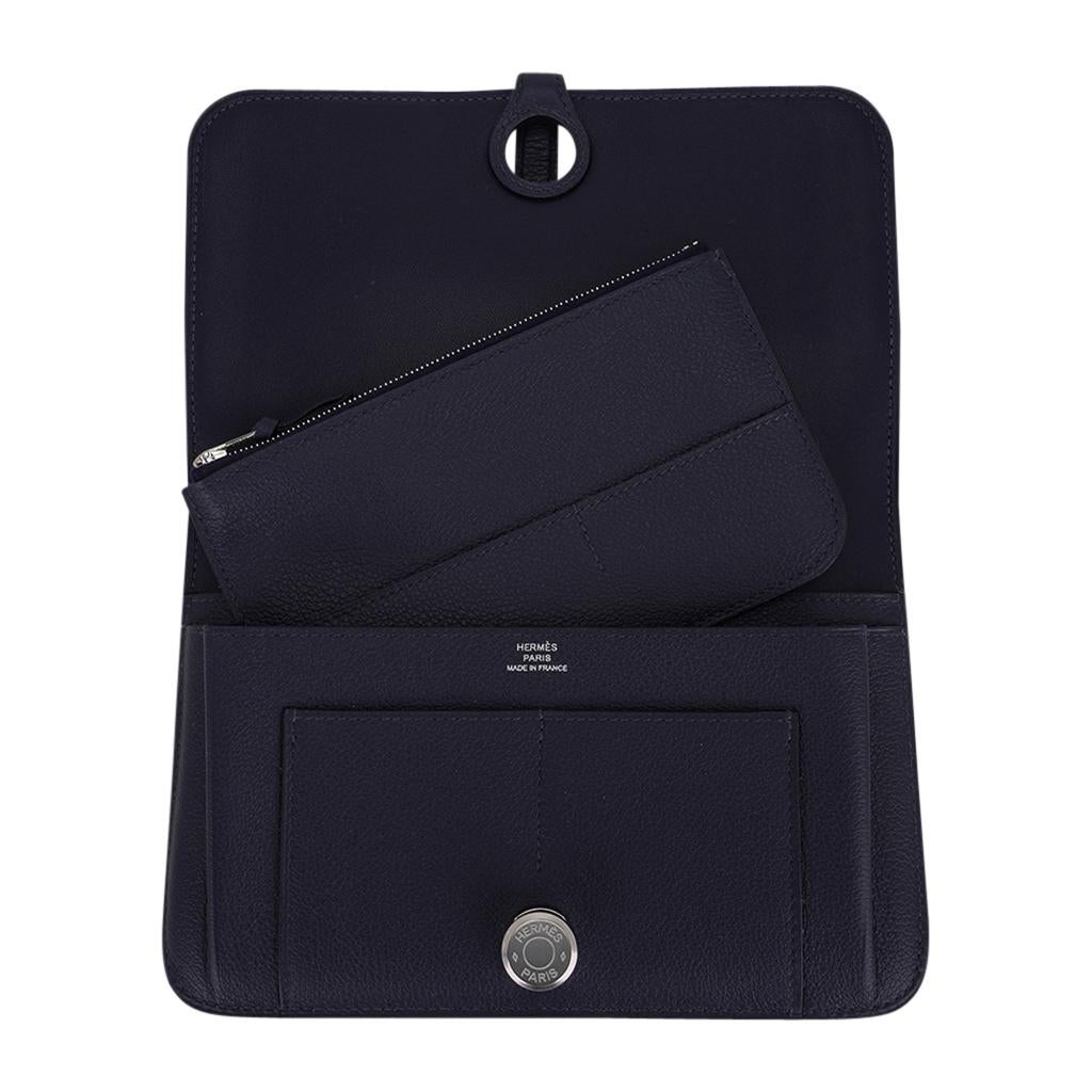 Mightychic offers an Hermes Dogon Duo Wallet featured in Bleu Nuit.
Supple Evercolor leather accentuated with Palladium hardware.
Clou de Selle closure.
The wallet has 5 Credit card slots, 3 pockets and a removeable change purse with zipper.
Comes