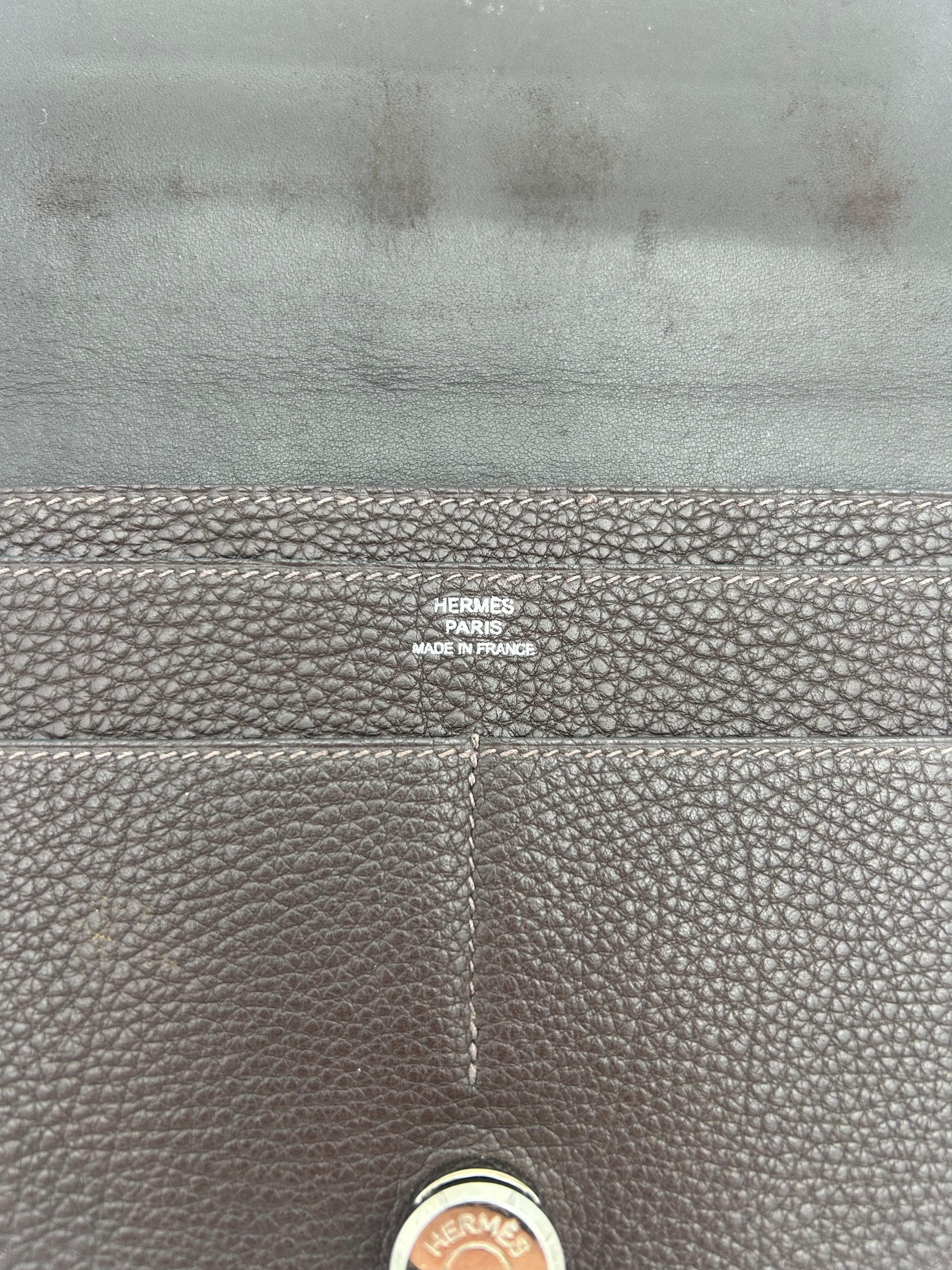 Women's or Men's Hermès Dogon Duo Wallet Brown Leather 2006 For Sale