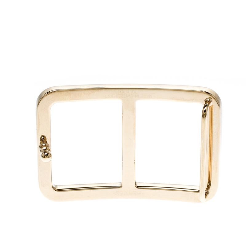 A smart creation to elevate your casual-chic as well as formal looks, this belt buckle from Hermes is a must-have. It is sculpted from gold-tone metal and features a peg-in-hole fastening. Team this Domino buckle with multiple belts.

Includes: