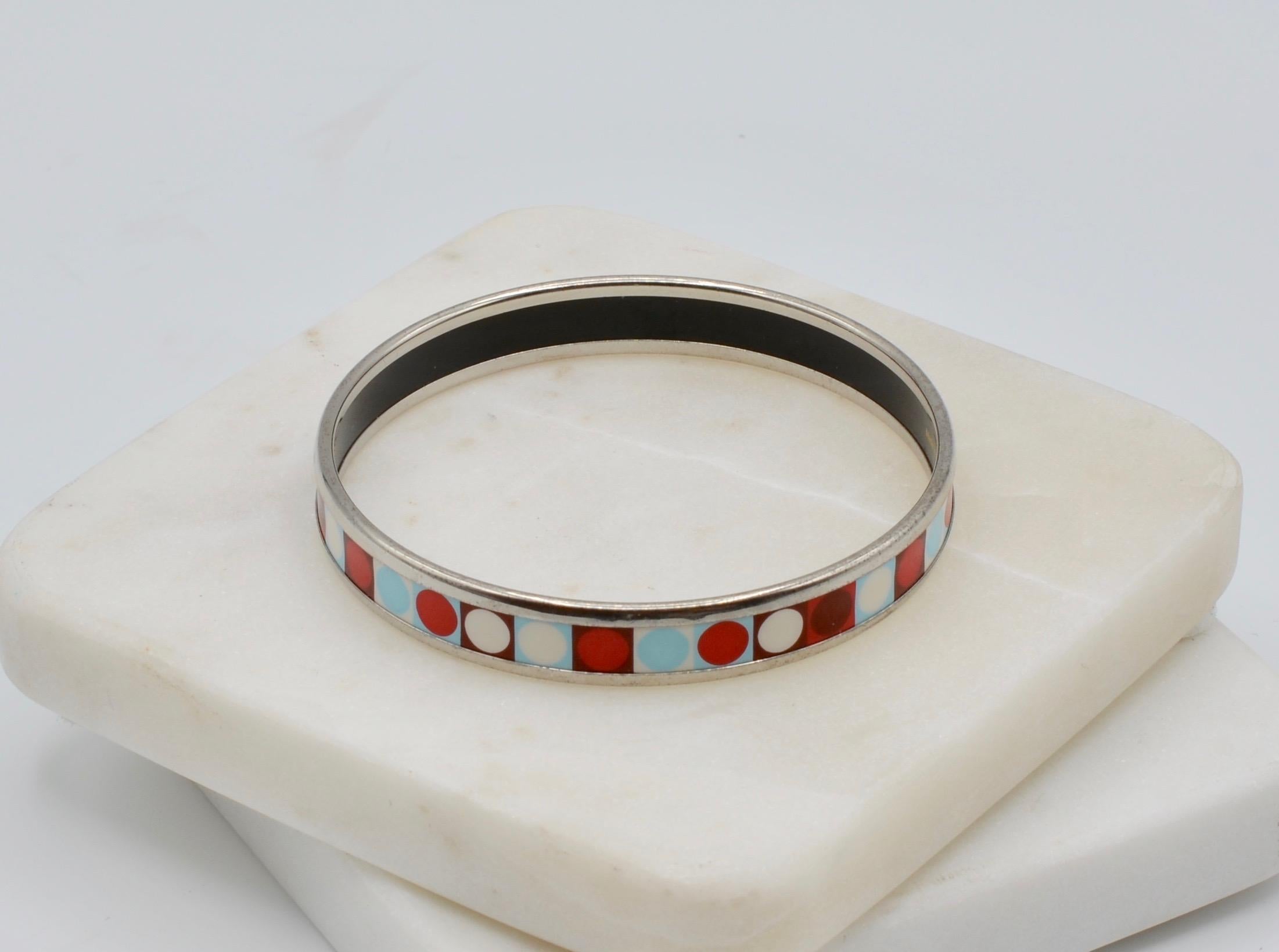 This beautiful bangle has a Modern Dot pattern in shades of reds and blues. The inside circumference measures 7 1/2