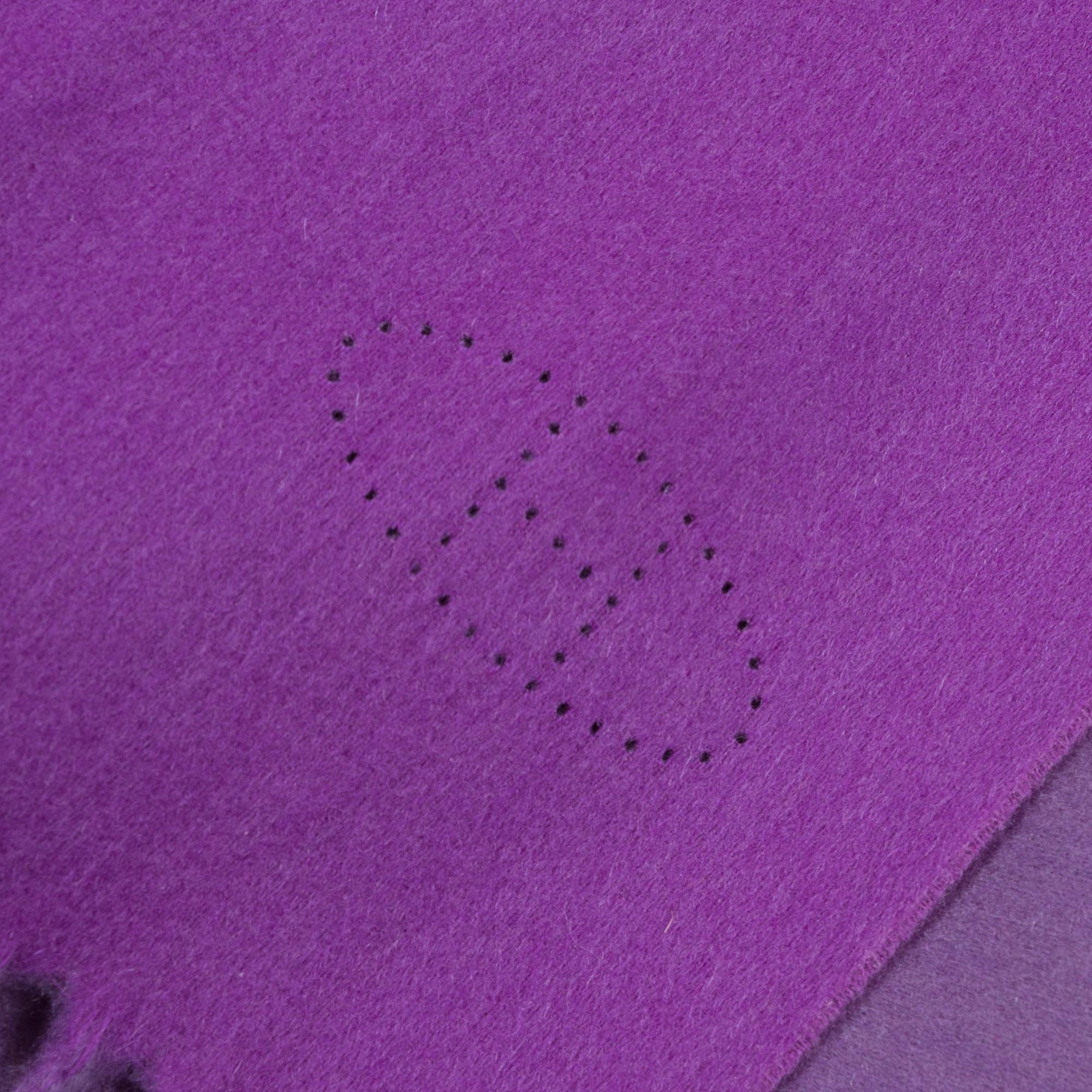 Women's Hermès double-faced 100% cashmere scarf in purple For Sale