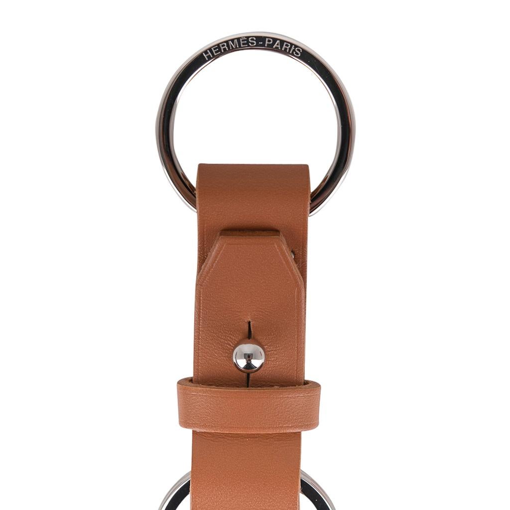 Guaranteed authentic Hermes Double Jeu Voiturier valet Key Ring featured in Gold Vache Hunter leather.
Can be opened to separate key rings.
Hermes Paris embossed on both rings.
Comes with signature Hermes box. 
New or Store Fresh Condition.   
final