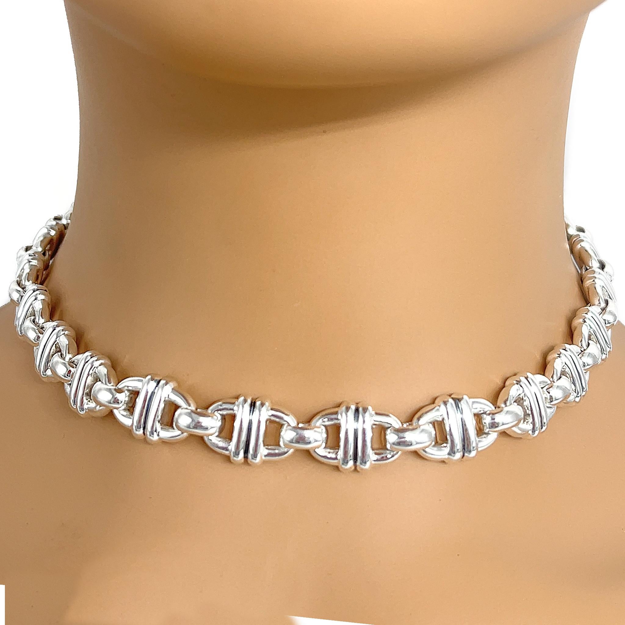 Sterling Silver
Total Weight: 118 grams
Length: 16 inches
Measurement: 10.5 mm link