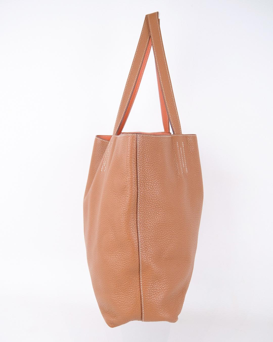 Français Fourre-tout Double Sens 36 en cuir Taurillon Clémence - Or et orange en vente