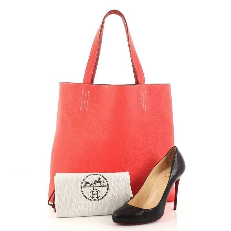 This authentic Hermes Double Sens Tote Clemence 45 combines a simple and functional style perfect for everyday use. Crafted from soft luxurious taurillon clemence leather in Sanguine and Rose Jaipur, this versatile tote features dual flat leather