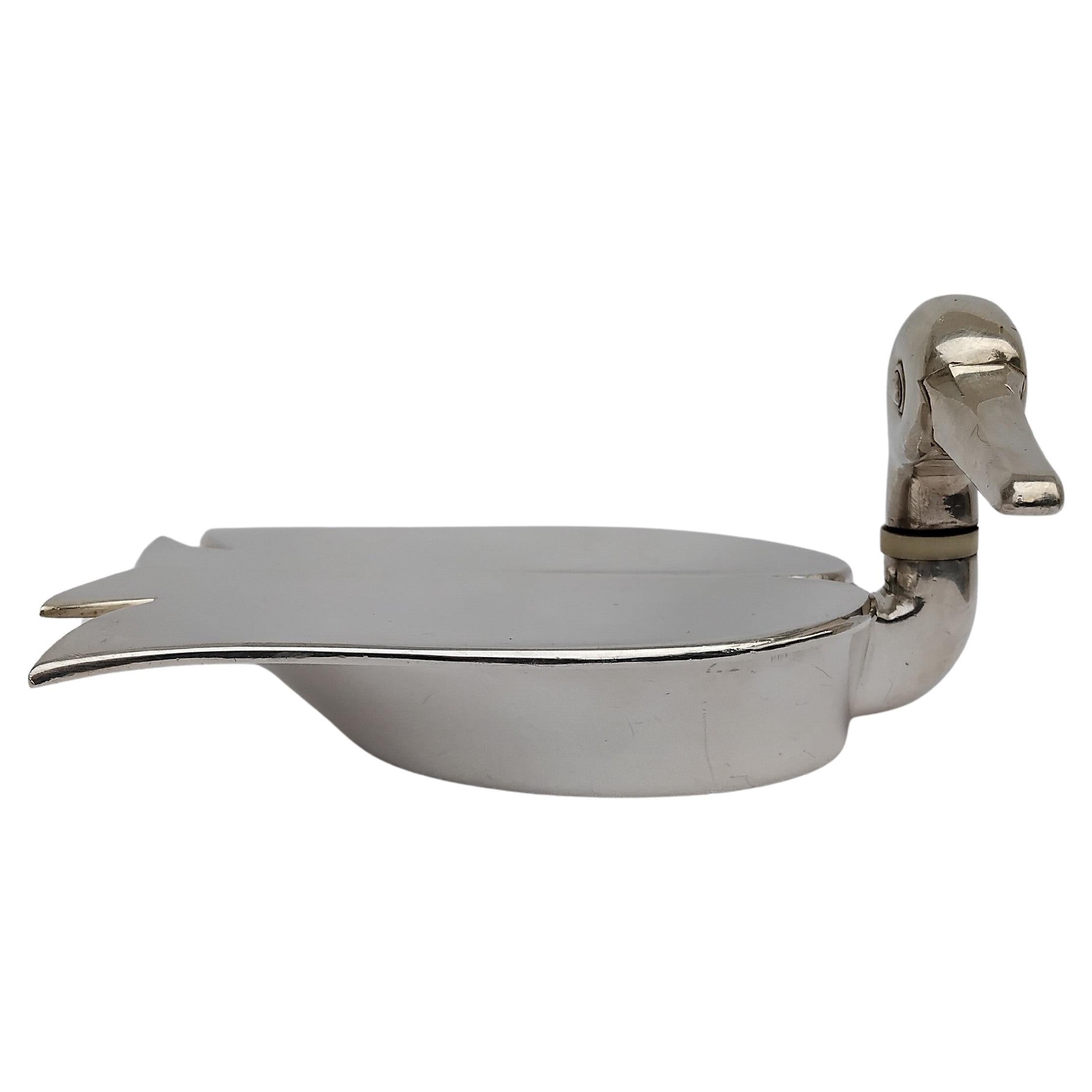 Exceptonal and Rare Authentic Hermès Tray

In shape of a Duck

The 2 wings open and reveal a storage space. 

Wings are removable. Can also be used as a change tray, ashtray

Made in France 

Vintage item

Made of silver-tone metal (non