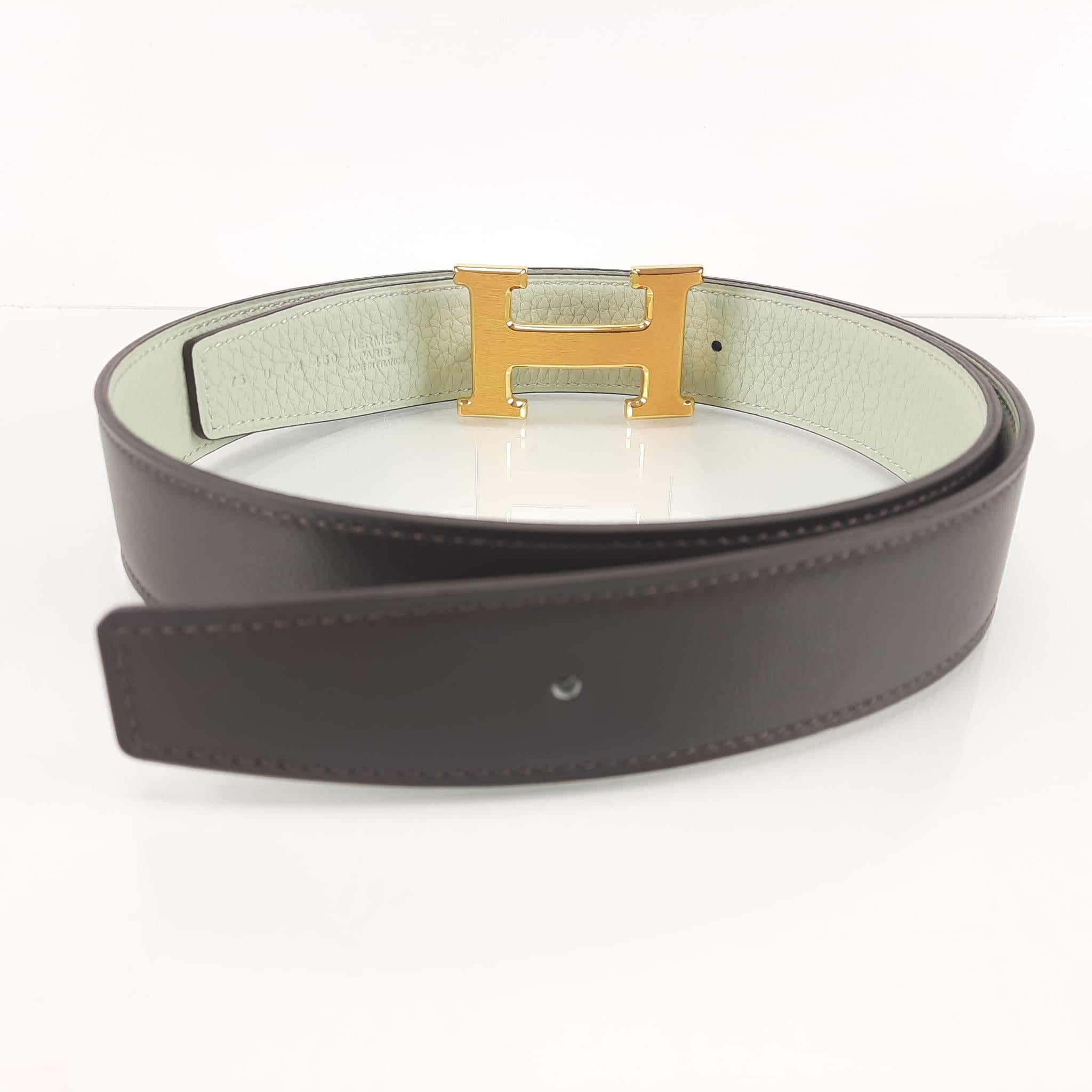 Size 75
Buckle in gold plated metal
& Reversible leather strap in Box 135 and Togo calfskin. Made in France
Width: 32 mm
