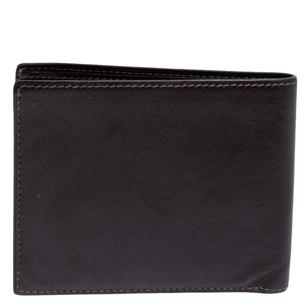 You will never be tired of carrying this wallet from Hermes because it is brimming with luxurious details. Crafted from leather, it comes with multiple slots and one main compartment. Adding to all that, the classy brown hue effortlessly adds to the
