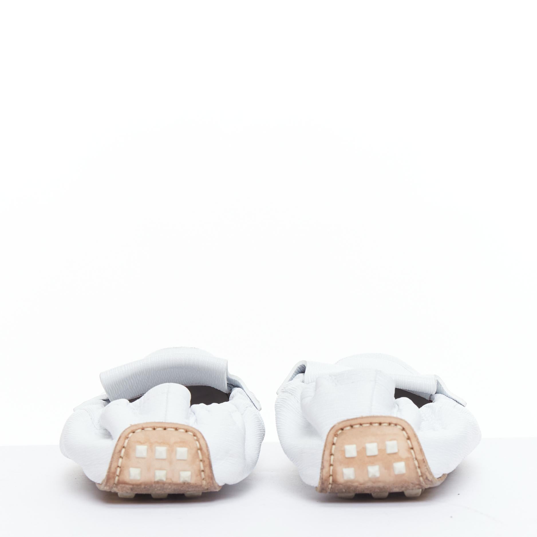 Donna HERMES Echo Mocassini in pelle bianca crema con borchie sul retro EU37 in vendita