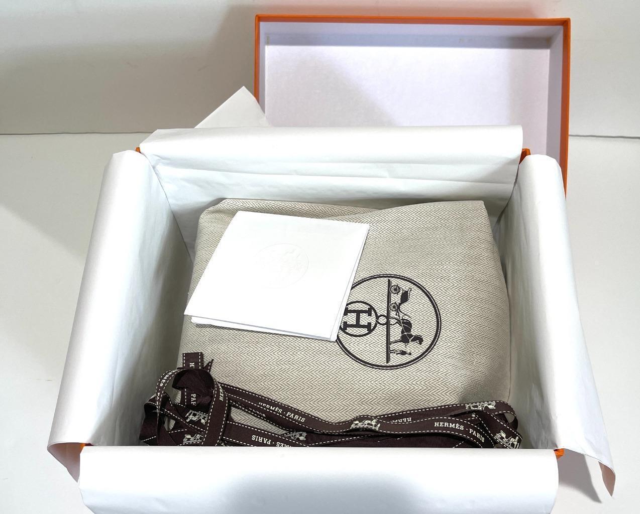 Noir Hermès Eclat Picotin Lock 18 Rouge Sellier Anémone Clemence Palladium Hardware en vente