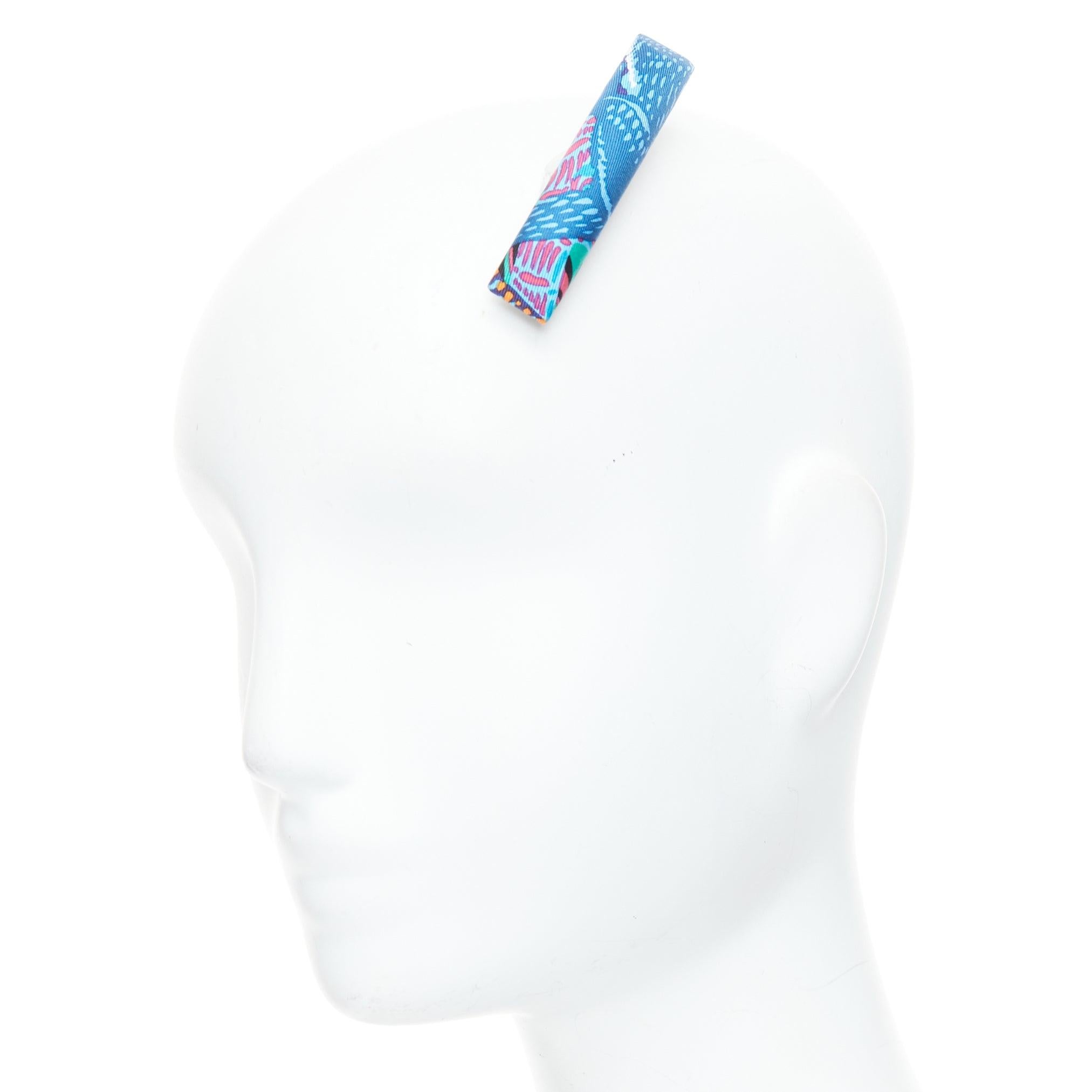 HERMES Eclipse PM Wild Singapore blue multicolor silk print hair barette clip
Reference: KYCG/A00140
Brand: Hermes
Model: Eclipse PM Wild Singapore
Material: Silk
Color: Blue, Multicolour
Pattern: Abstract
Closure: Clip On
Extra Details: Hair clip