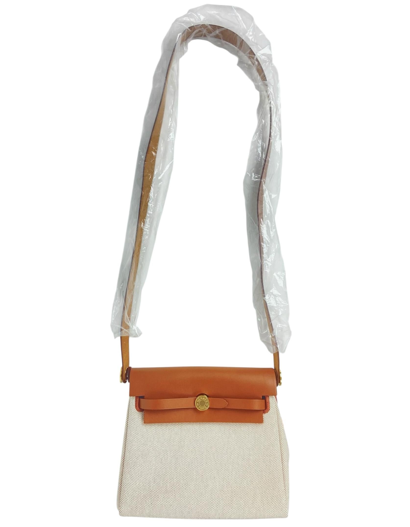 Hermes Ecru Beige Fauve Military Toile Vache Hunter Herbag Zip Retourne 20 Bag In condizioni ottime in vendita a New York, NY