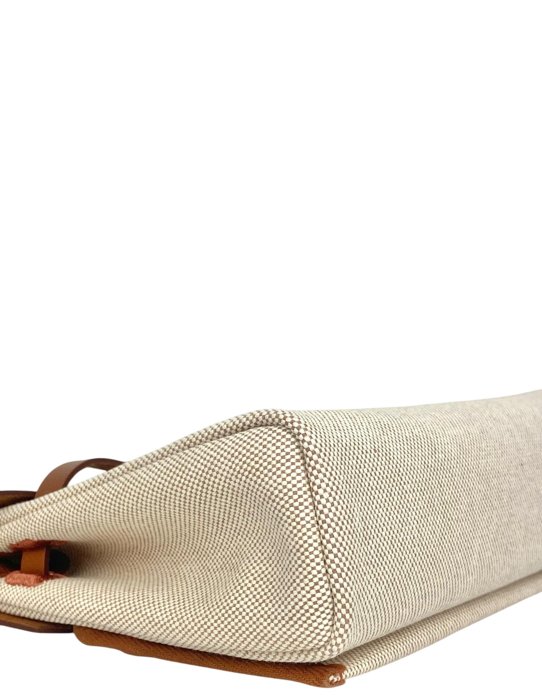 Hermes Ecru Beige Fauve Military Toile Vache Hunter Herbag Zip Retourne 20 Bag in vendita 2