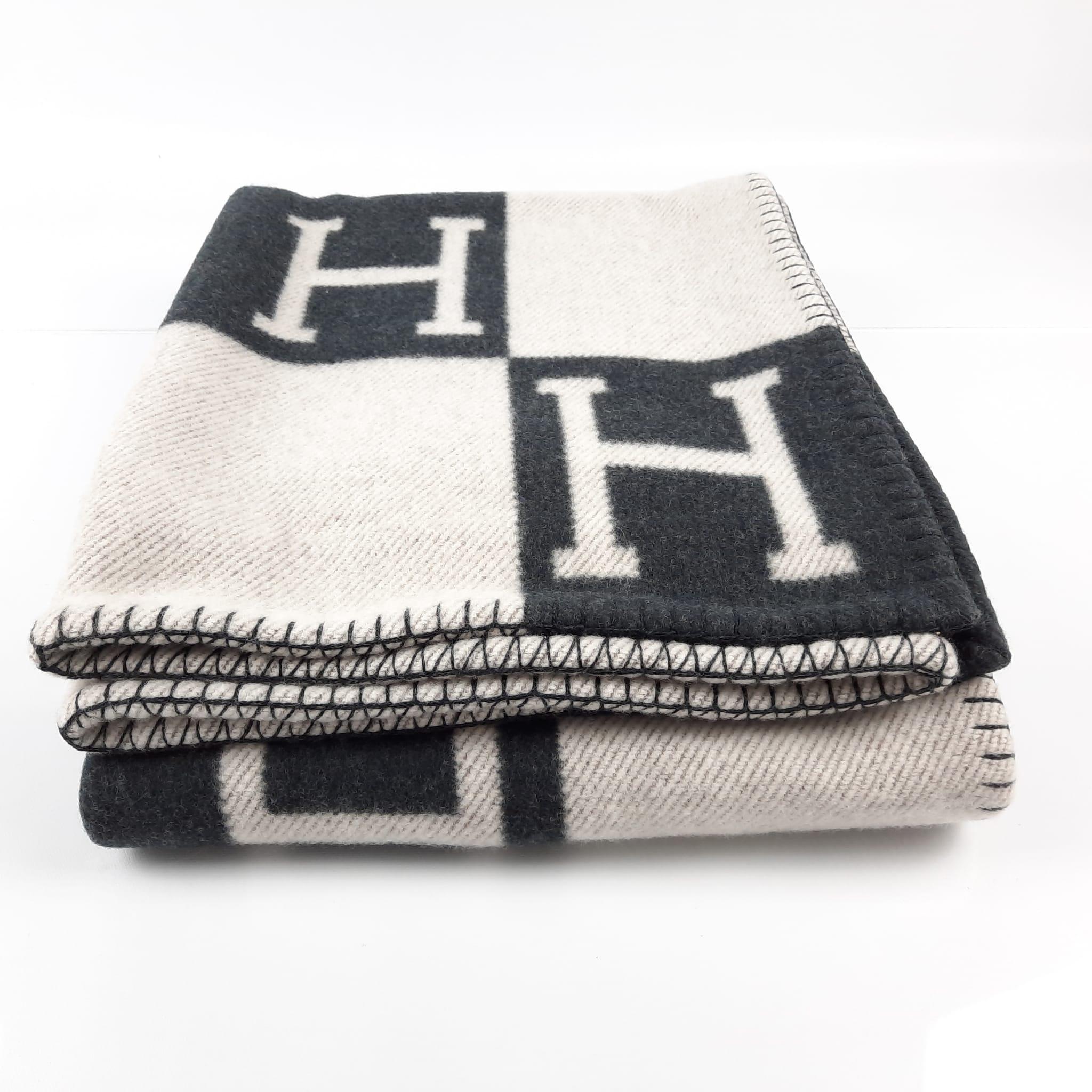 Hermes Ecru/Dark Gray Merinos Wool And Cashmere Avalon Throw Blanket For  Sale at 1stDibs