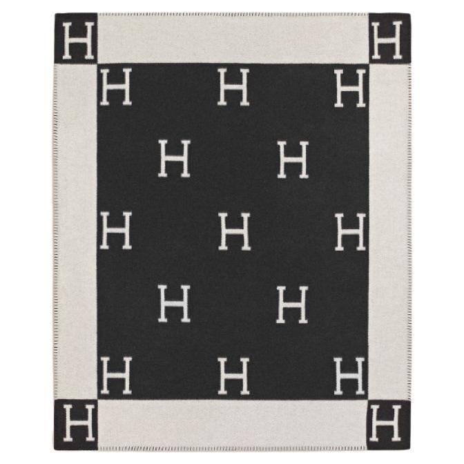 Hermes Avalon III Signature H Gris Clair and Ecru Throw Blanket For