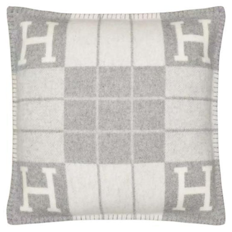 Hermes Ecru Gris Clair Avalon III small model 2 pillows For Sale at 1stDibs