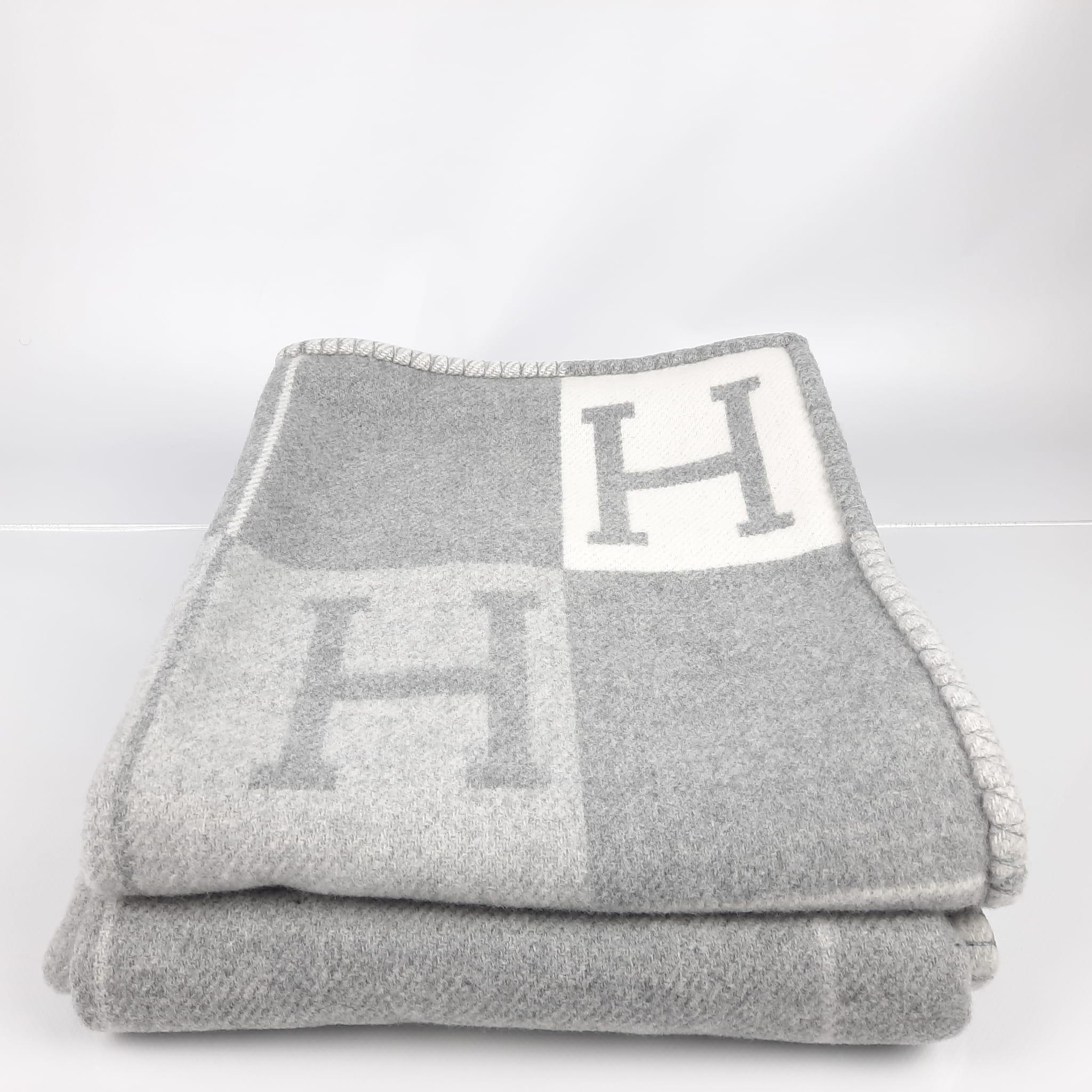 Hermes Écru/Gris Clair Avalon III Throw Blanket In New Condition In Nicosia, CY