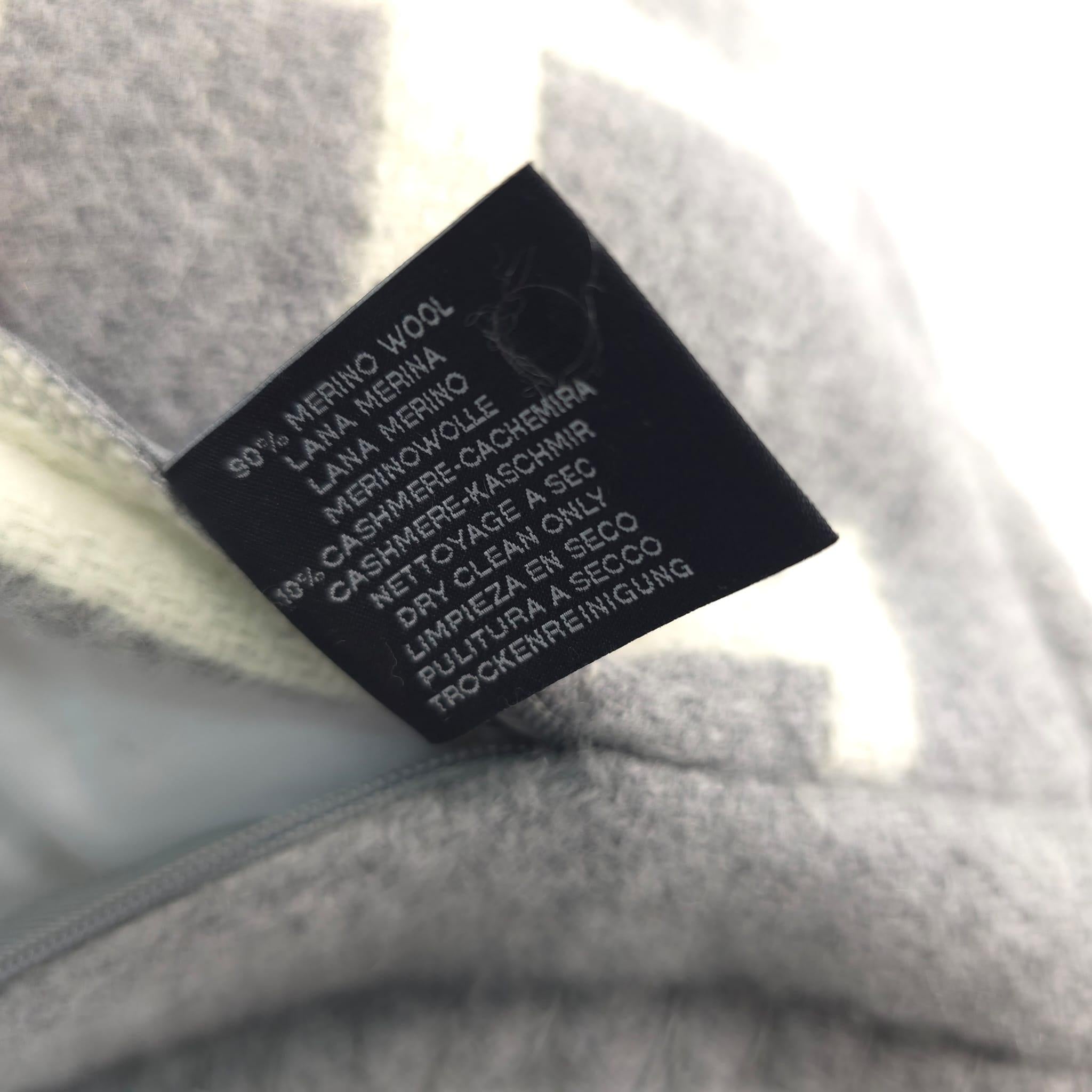 Preloved,never used with the original package. Color: Écru Gris Clair.Pillow with removable cover in jacquard woven wool and cashmere.90% Merinos wool and 10% cashmere cover. Hypoallergenic polyester filling. Finished with blanket stitch.