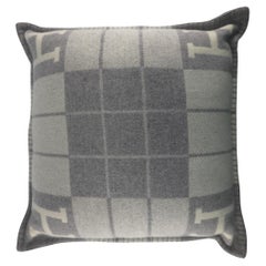 Hermès Écru & Gris Clair Merinos wool & cashmere Avalon III pillow, small model