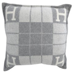Hermès Écru & Gris Clair Merinos wool & cashmere Avalon III pillow, small model