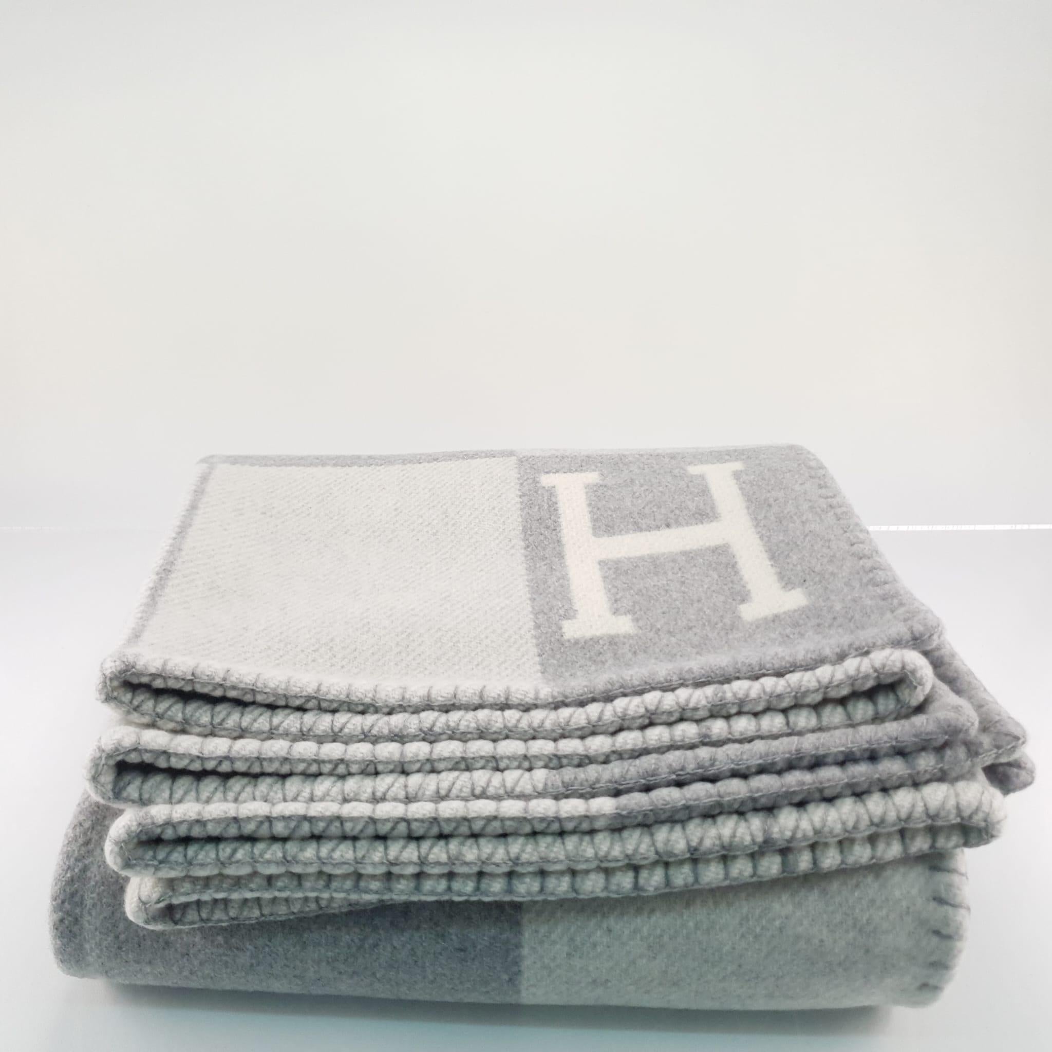 Hermes  Écru & Gris Clair wool and cashmere  Avalon III blanket For Sale 1