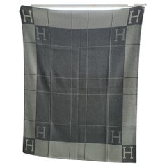 Hermes  Écru & Gris Clair wool and cashmere  Avalon III blanket