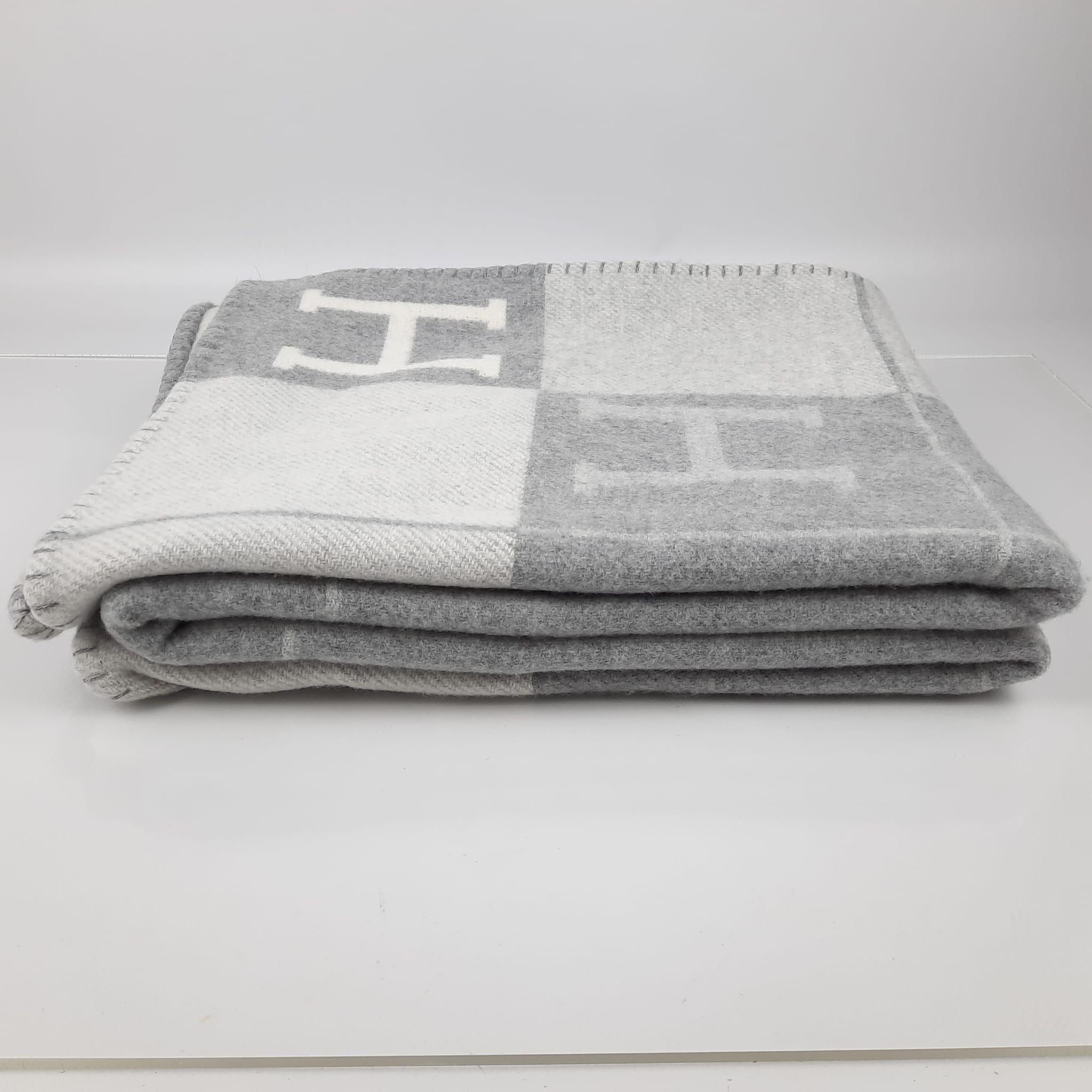 Gray Hermes  Écru & Gris Clair wool and cashmere  Avalon III throw blanket For Sale