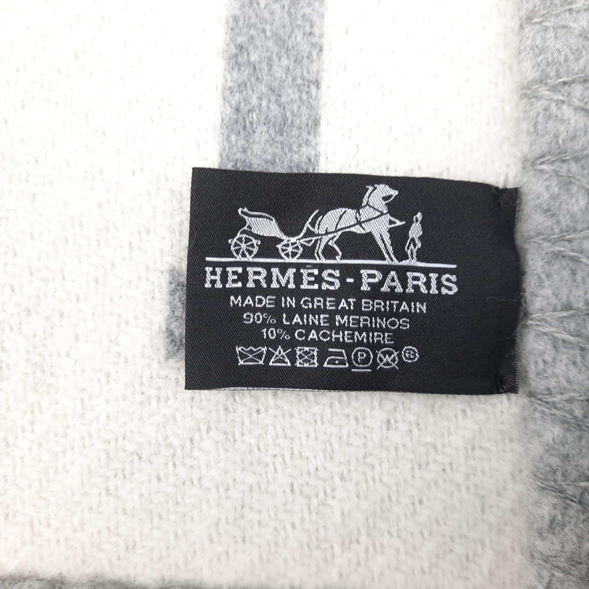 Women's or Men's Hermes  Écru & Gris Clair wool and cashmere  Avalon III throw blanket For Sale
