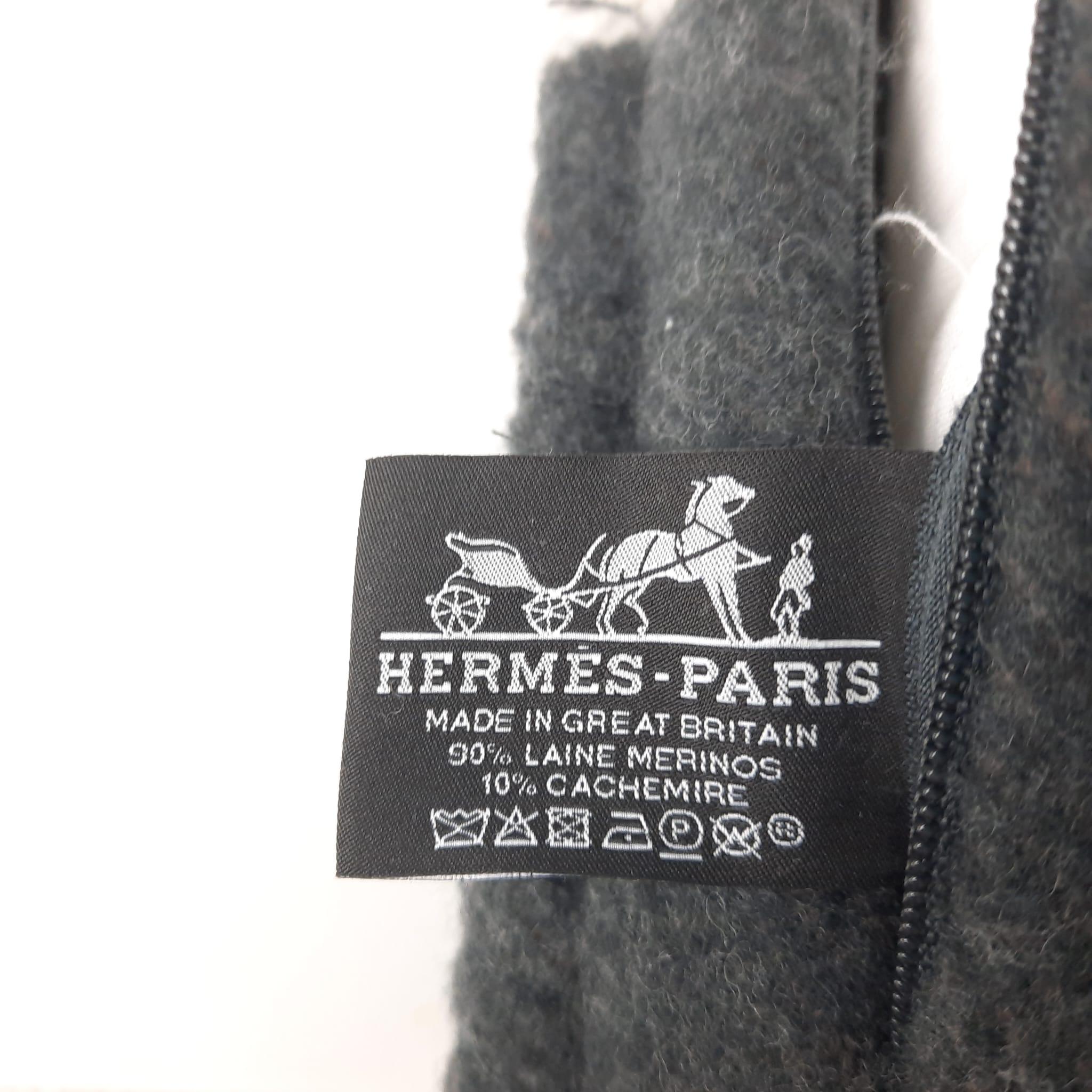 Hermes Kissen Avalon Ecru & Gris fonce kleines Modell für Damen oder Herren im Angebot