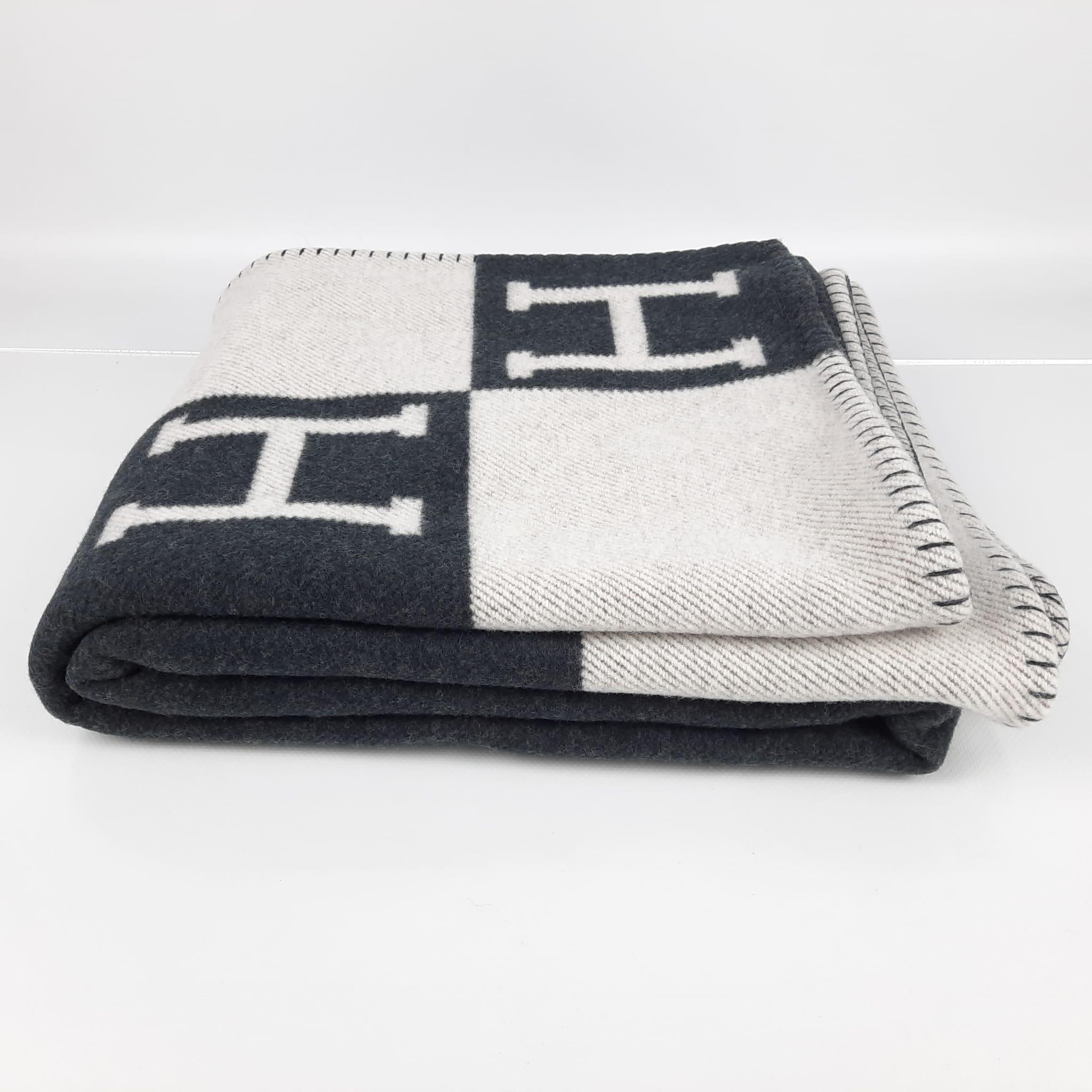 Throw blanket in Merinos wool and cashmere (90% Merinos wool, 10% cashmere)
