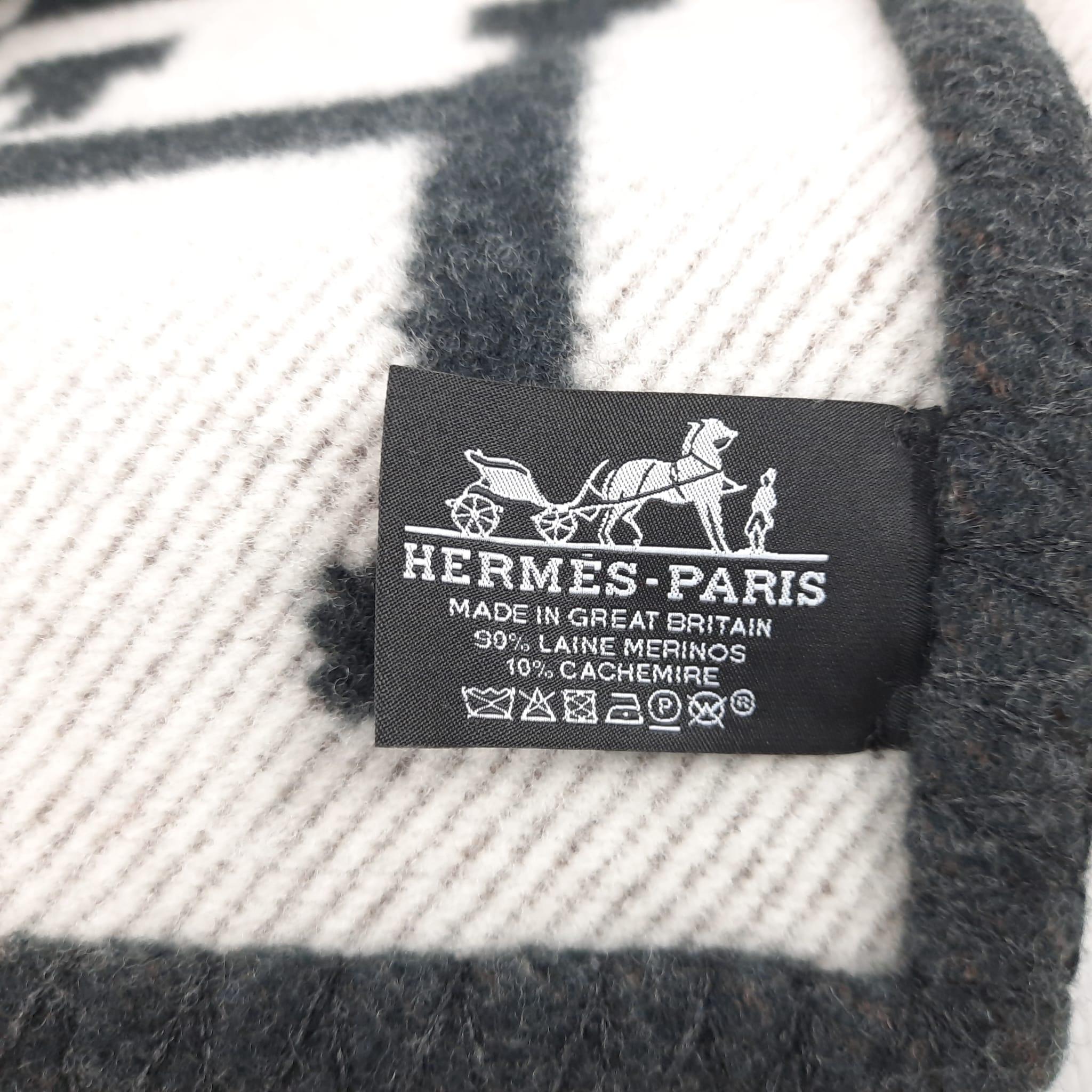 Black Hermes Écru & Gris Foncé wool and cashmere Avalon throw blanket