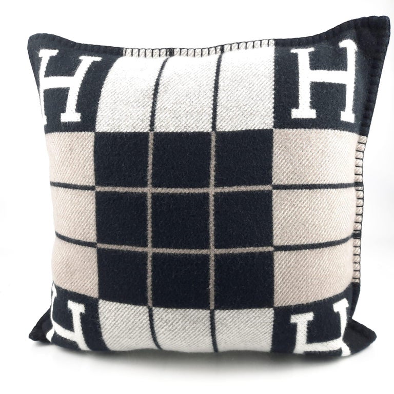 NEW HERMES Wool Cashmere Avalon III Pillow PM Écru/Potiron