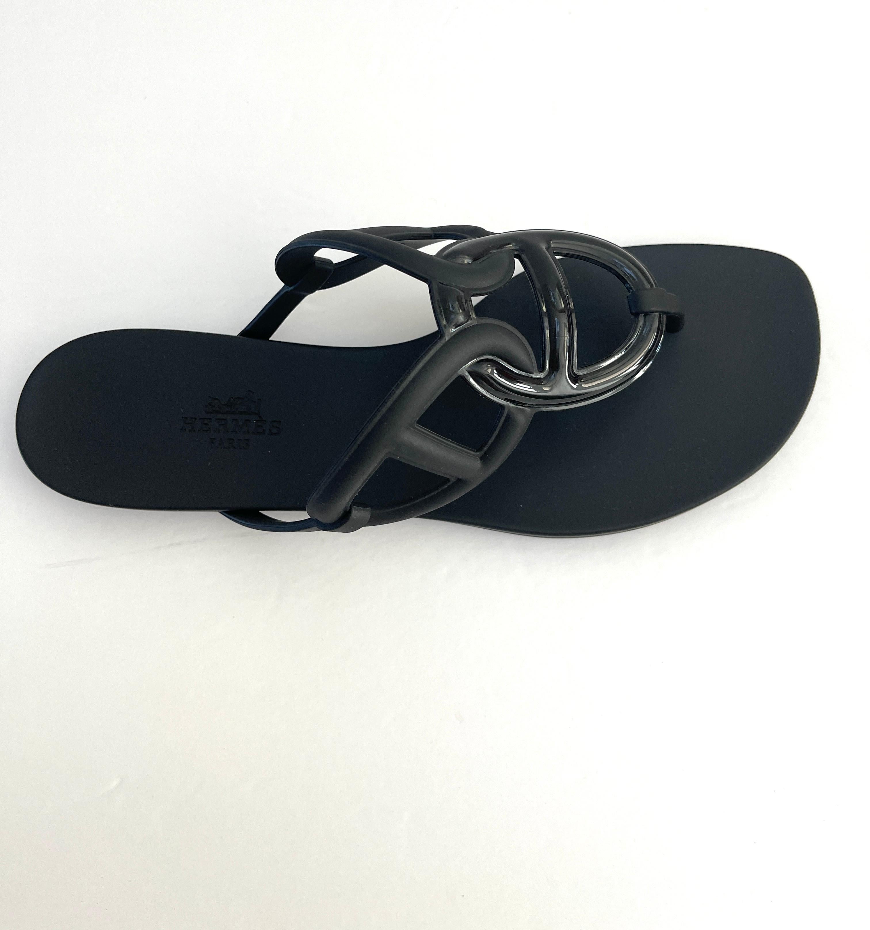 Hermes Egerie sandals Black Rubber 39 In New Condition In West Chester, PA