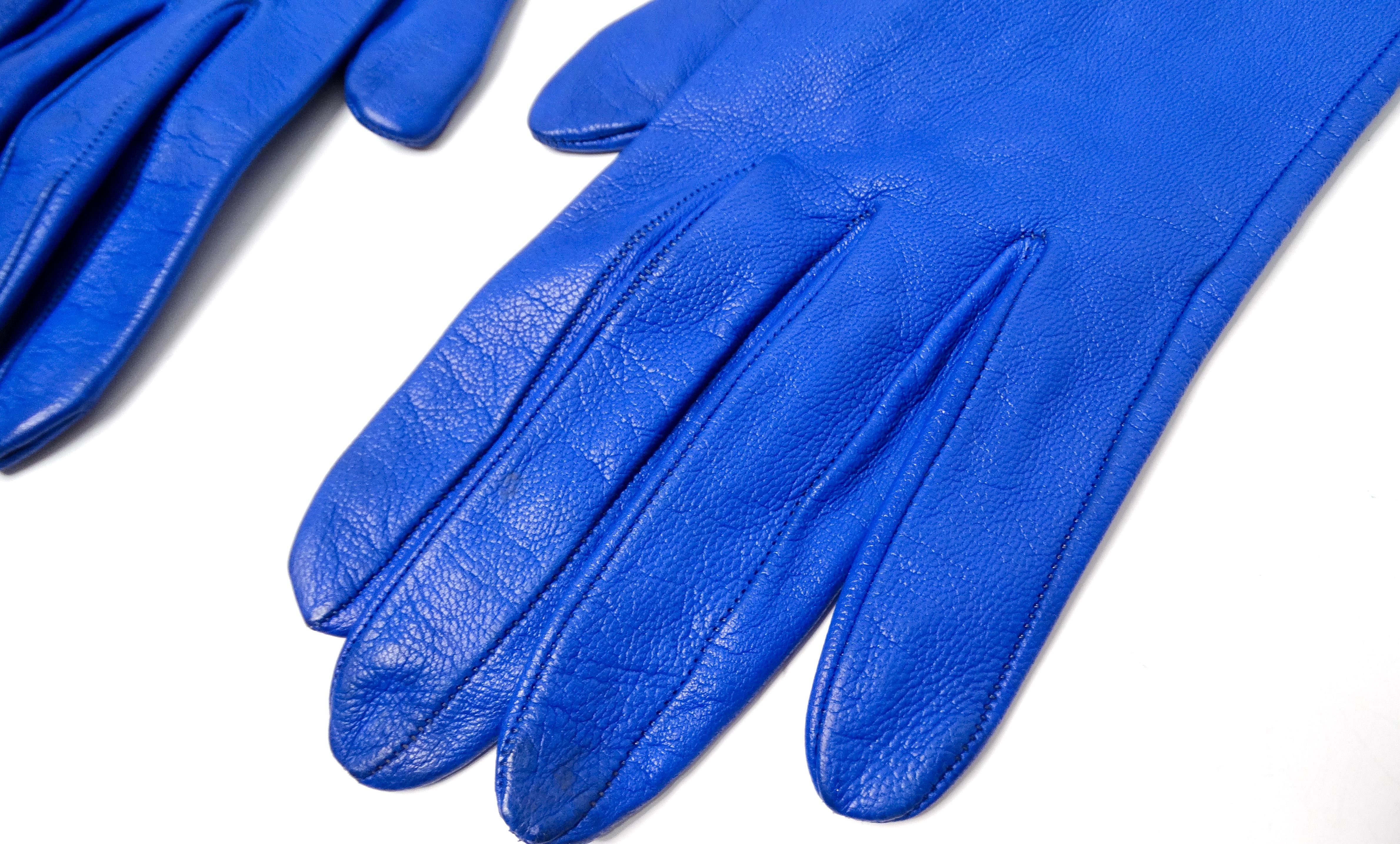 Hermes Electric Blue Leather & Suede Fringe Gloves circa 1990s In Good Condition For Sale In Scottsdale, AZ