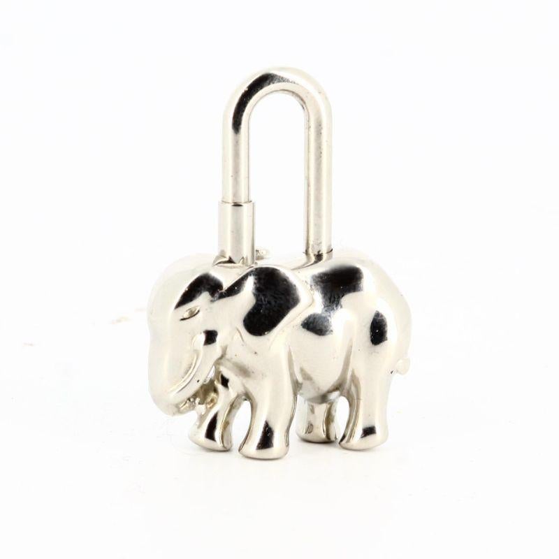 Hermès elephant bag charm

Very good condition, some signs of wear, but very very little visible.
Grey elephant in metal, collector's item.
To put on a bag or on the strap of a jean.
Packaging : Box Hermès

Additional information:
Designer: Hermès
