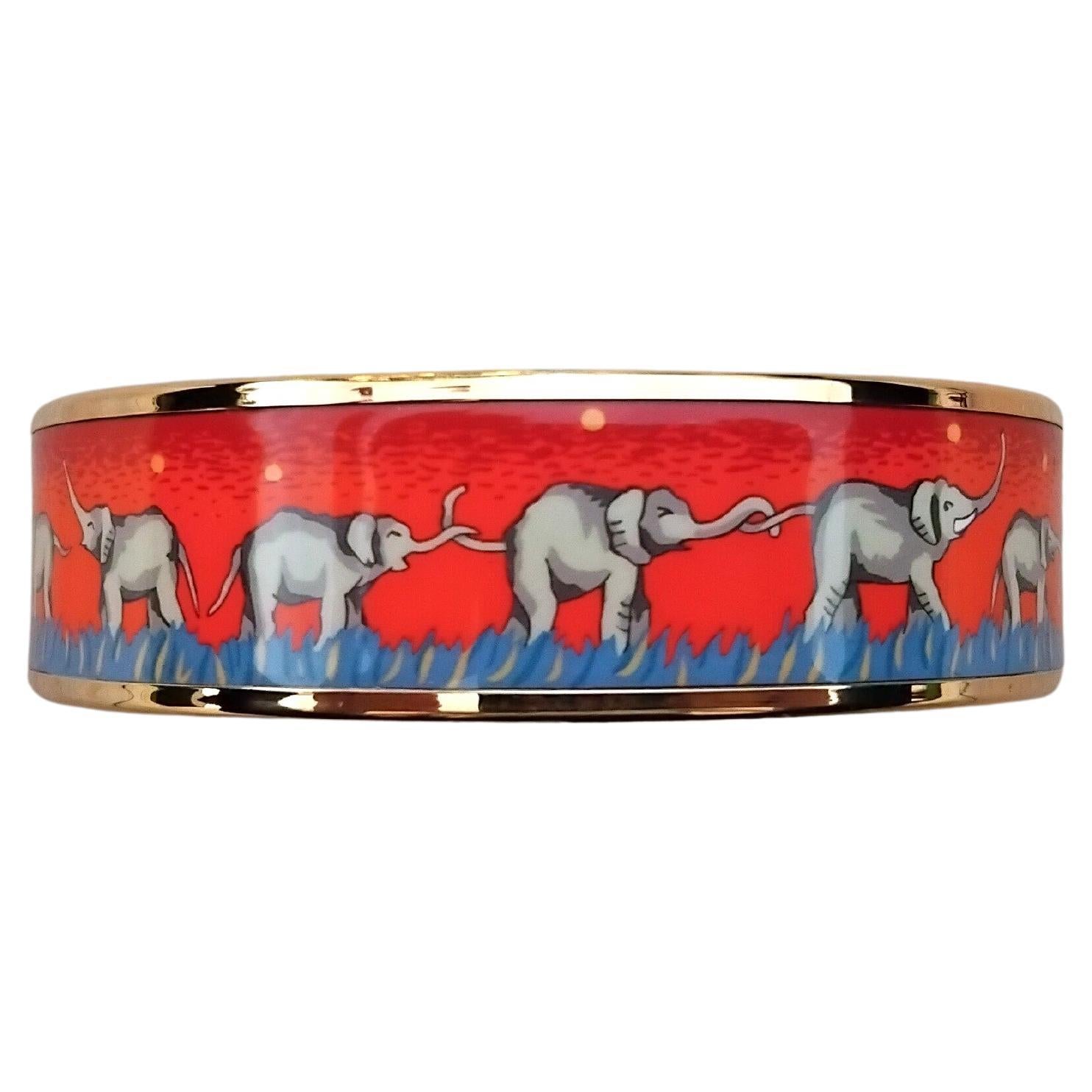 Hermès Elefanten grasen Armband Emaille Gold Größe 65 Damen im Angebot