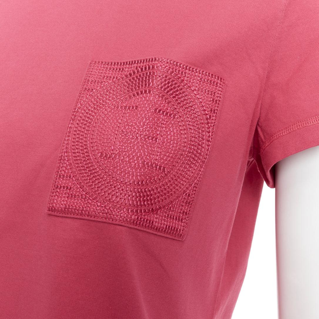 HERMÈS - T-shirt brodé de poche rose framboise à motif H FR38 M
Référence : KYCG/A00123
Marque : Hermès
Modèle : Poche brodée
Matériau : Coton
Couleur : rose
Motif : Solide
Fermeture : Pull-over
Détails supplémentaires : Poche plaquée brodée du logo