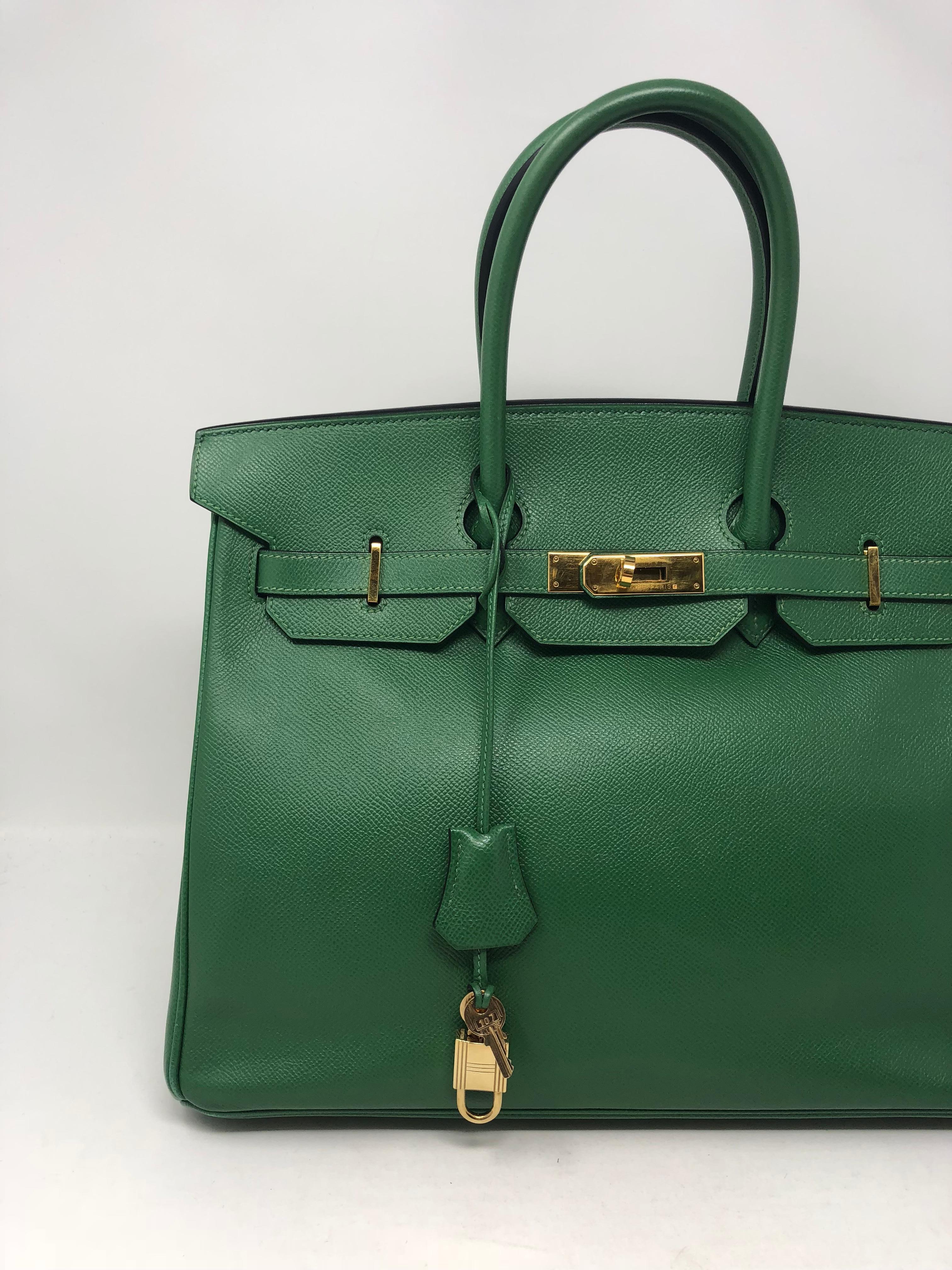 Hermes Emerald Green courchevel leather Gold hardware Birkin 35 Bag In Excellent Condition In Athens, GA