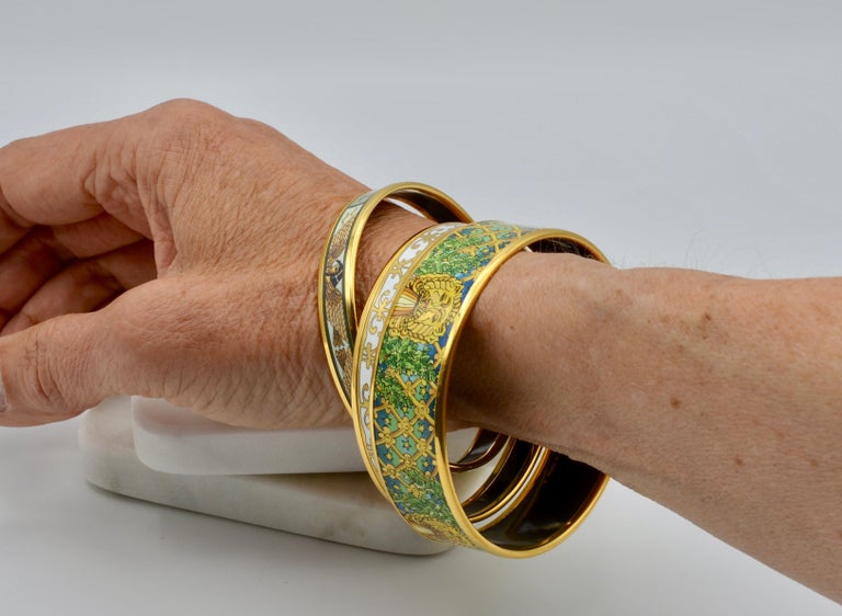 [Hermes] Hermes enamel bangle bracelet carriage cloisonné GP gold white [Used] [Authenticated and genuine product guaranteed] 214591