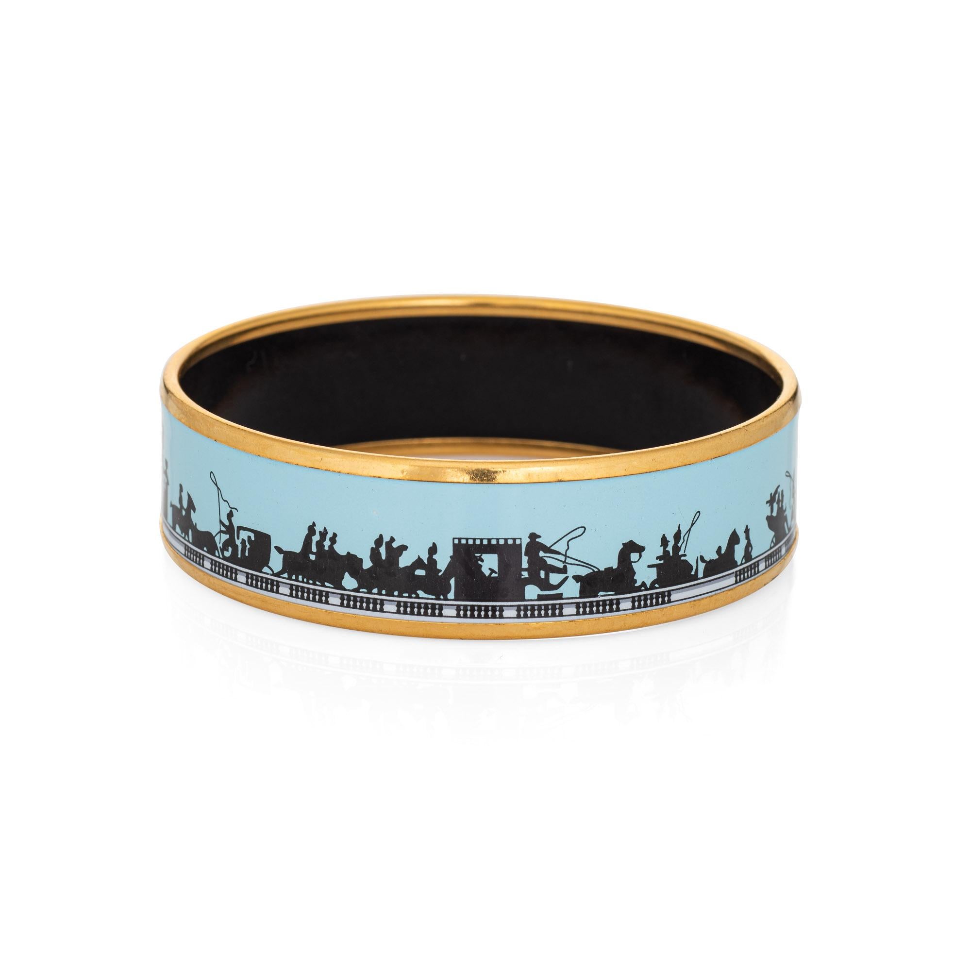 Overview:

Pre-owned vintage Hermes enamel bracelet with a Horse & Carriage pattern set against a light powder blue backdrop, with yellow gold plated hardware.

The wide 0.70