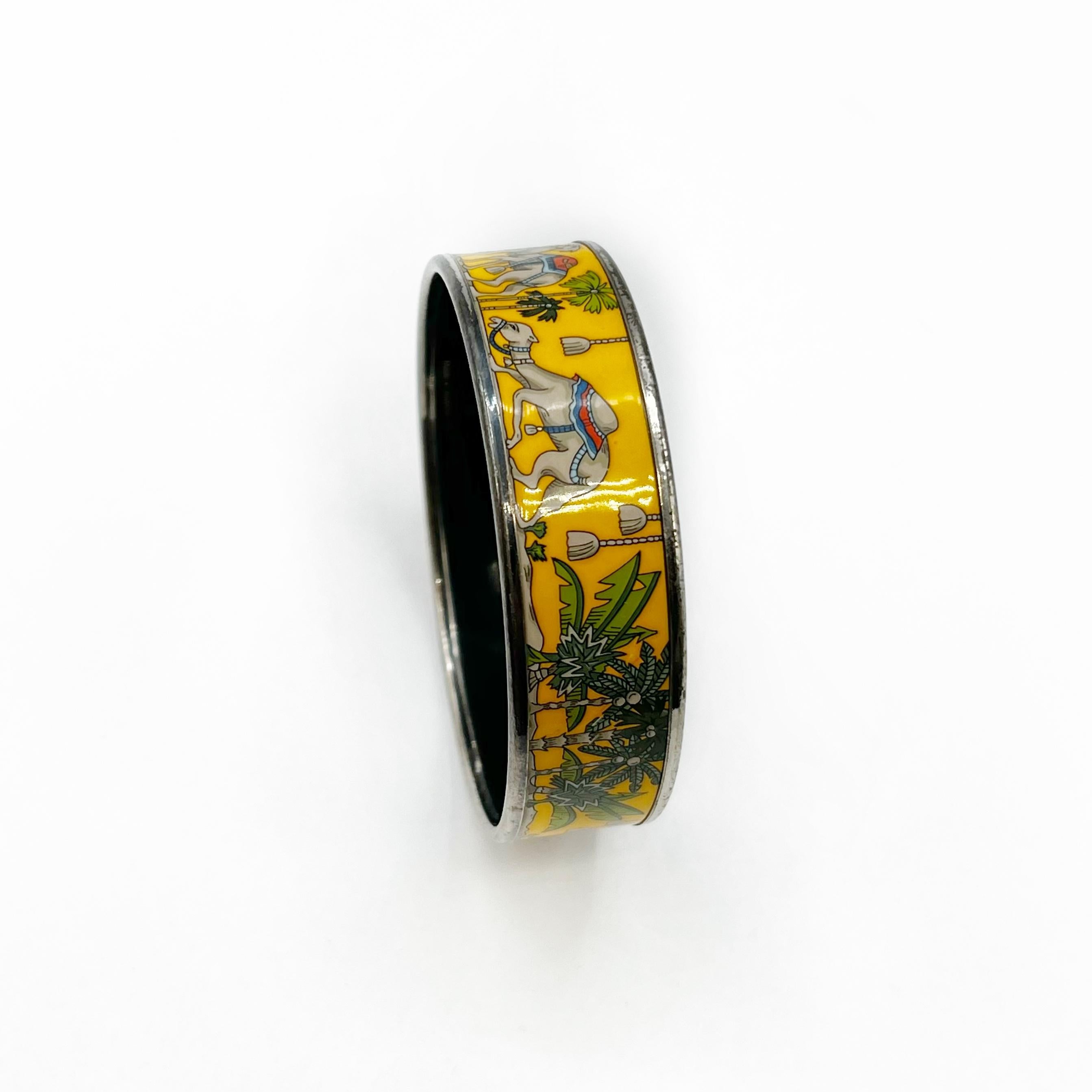 Hermes Emaille-Armreif mit Kamel-Motiv im Zustand „Hervorragend“ im Angebot in Berkeley, CA