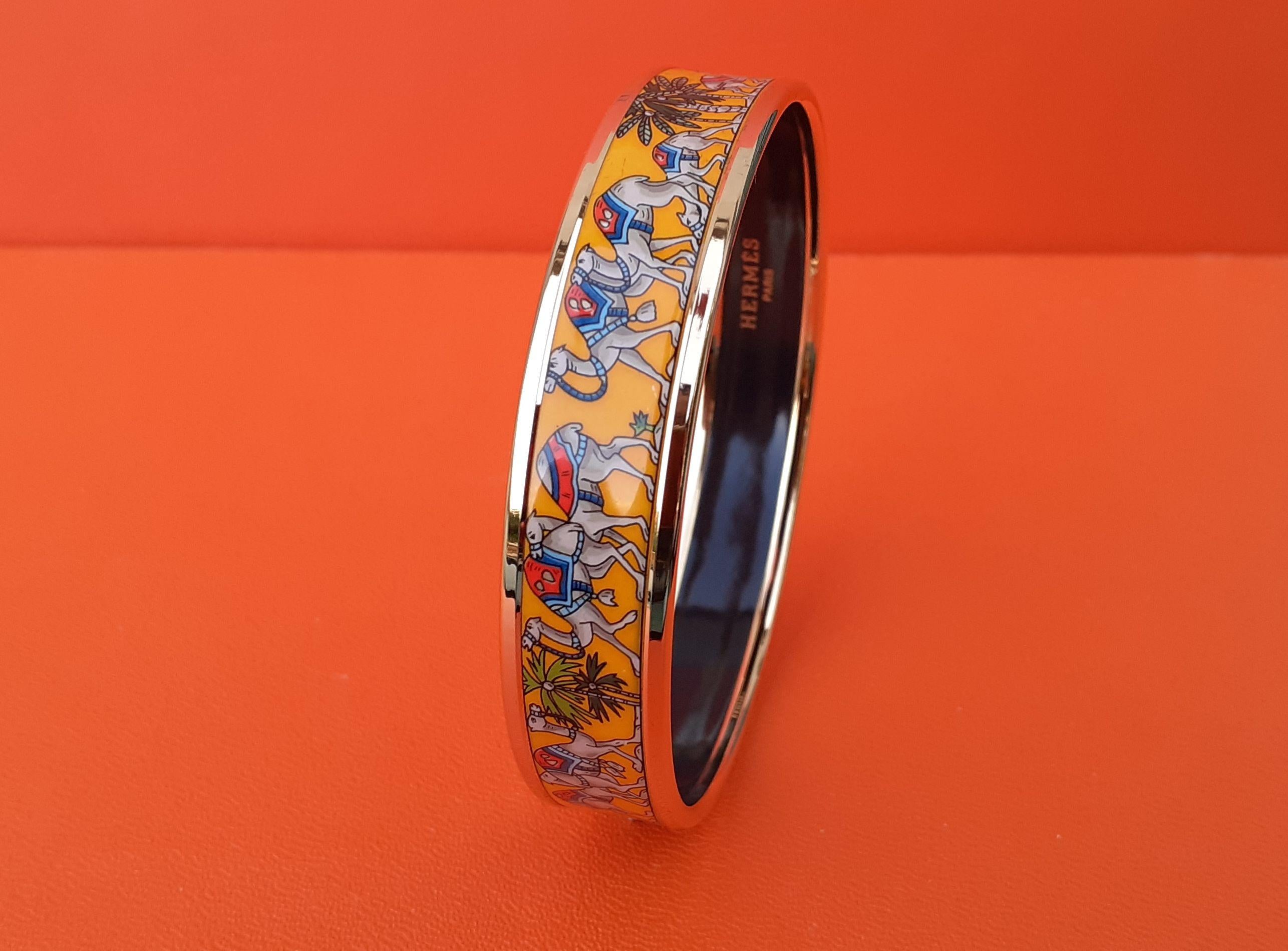 Lovely Authentic Hermès Bracelet

Print: Camels and Palm Trees

From the 