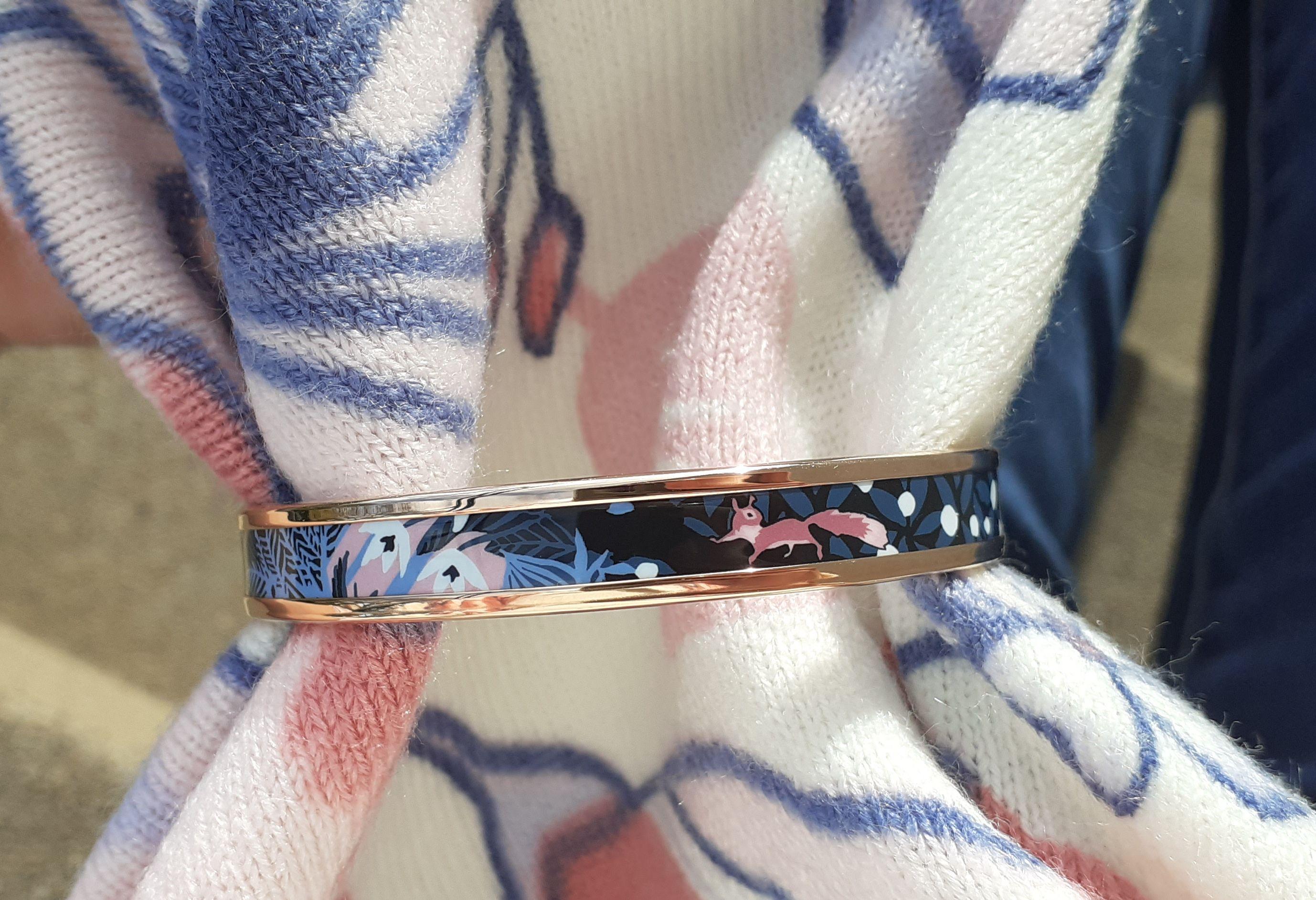 Hermès Enamel Bracelet Dans Un Jardin Anglais Shirley Arts & Crafts Rose Ghw 65 For Sale 7