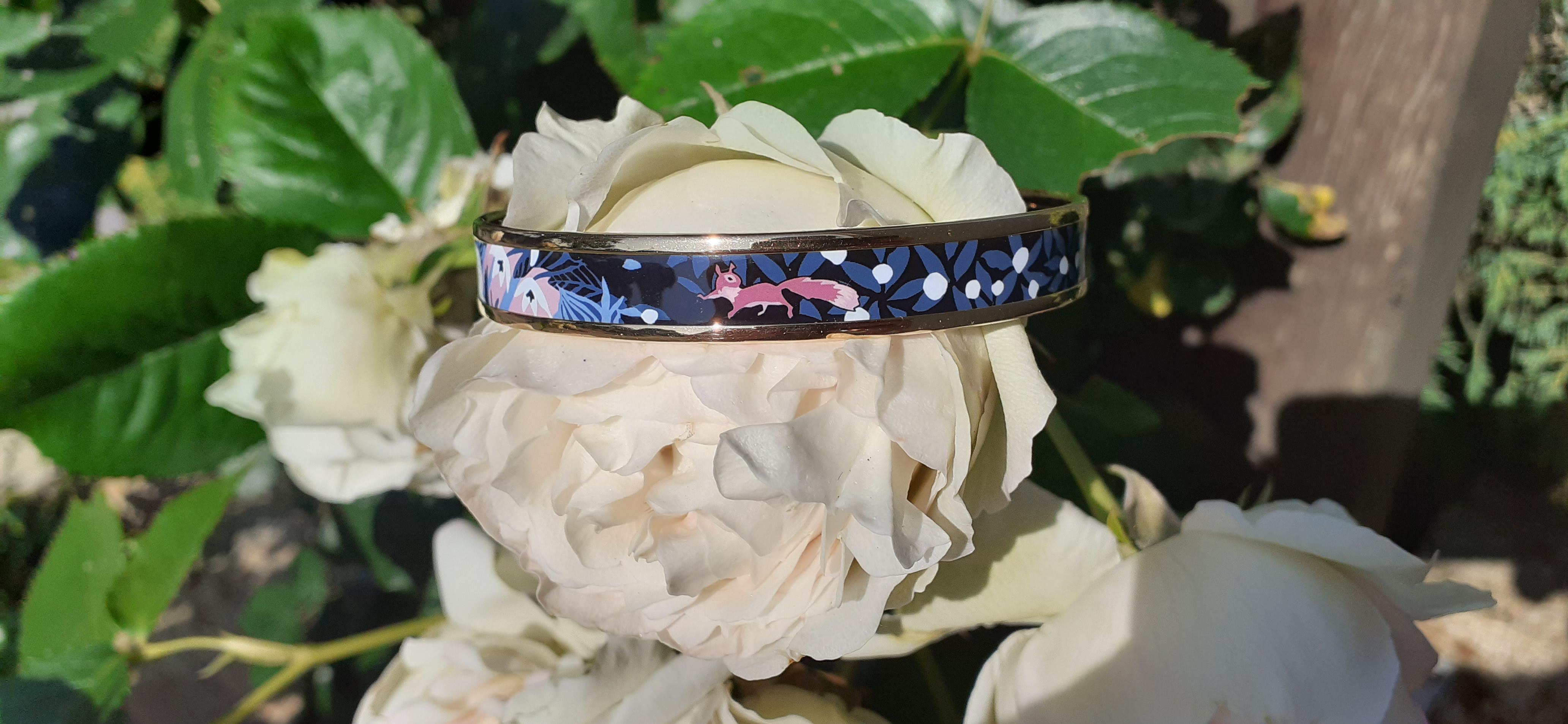 Hermès Enamel Bracelet Dans Un Jardin Anglais Shirley Rosé Ghw Size 70 GM For Sale 5