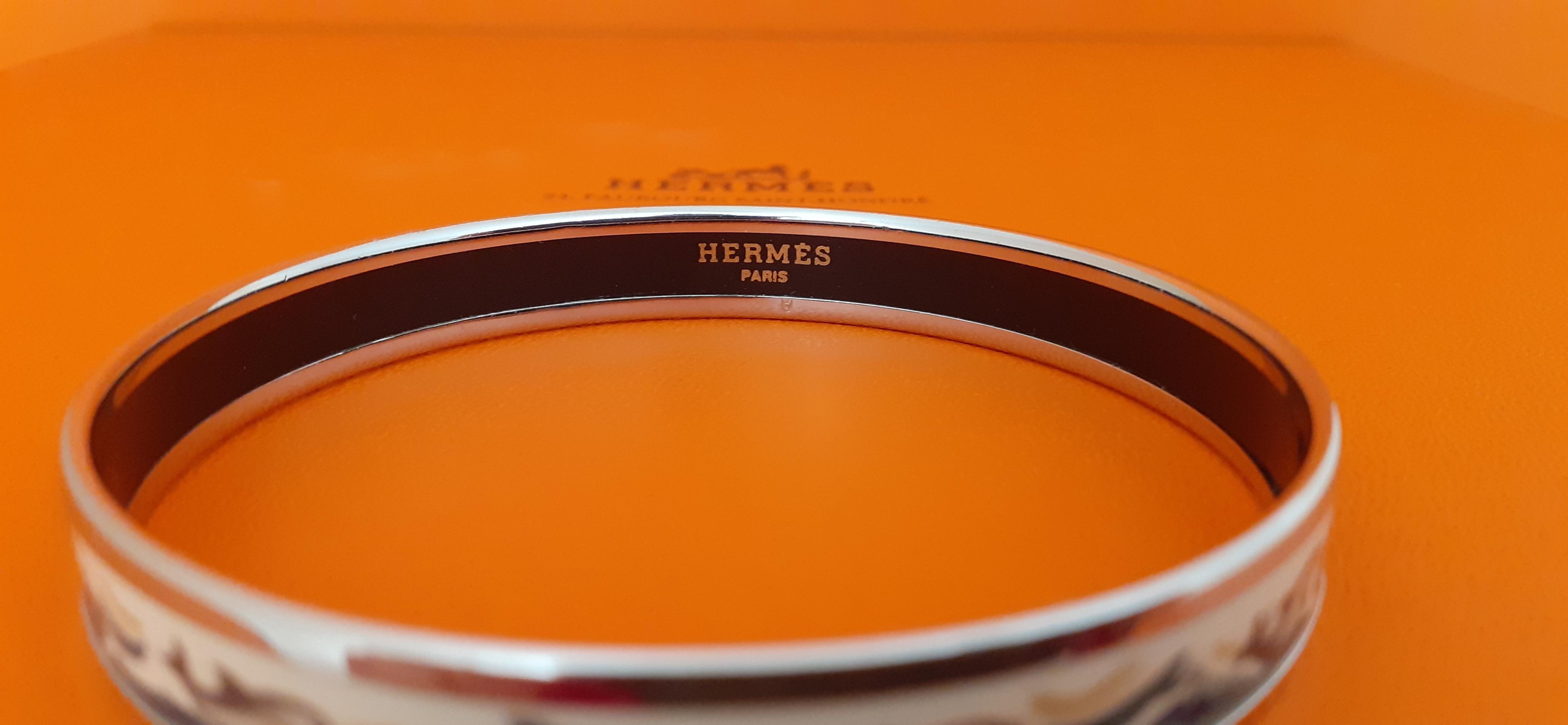 Hermès - Bracelet en émail - Dauphins à l'étroit - Taille PM 65 en vente 1