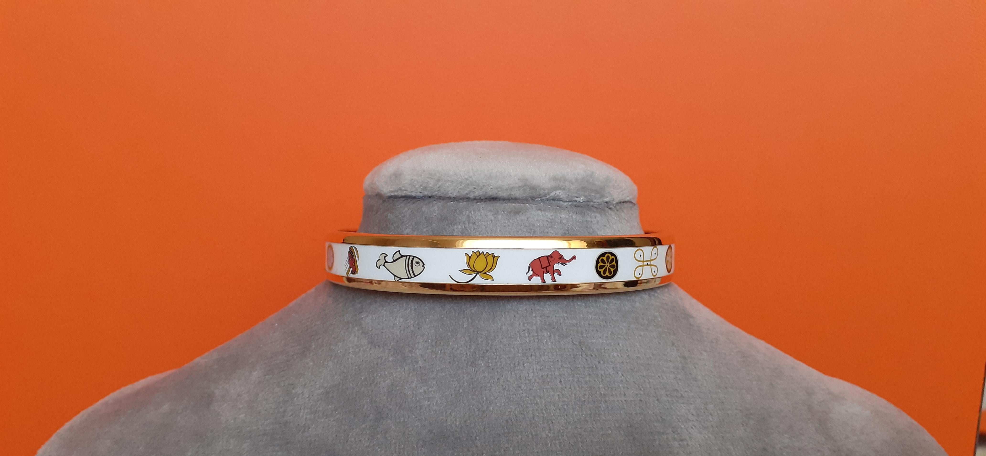 Super mignon et adorable bracelet Hermès authentique

Dessins sur le thème de l'Inde

Très rare

