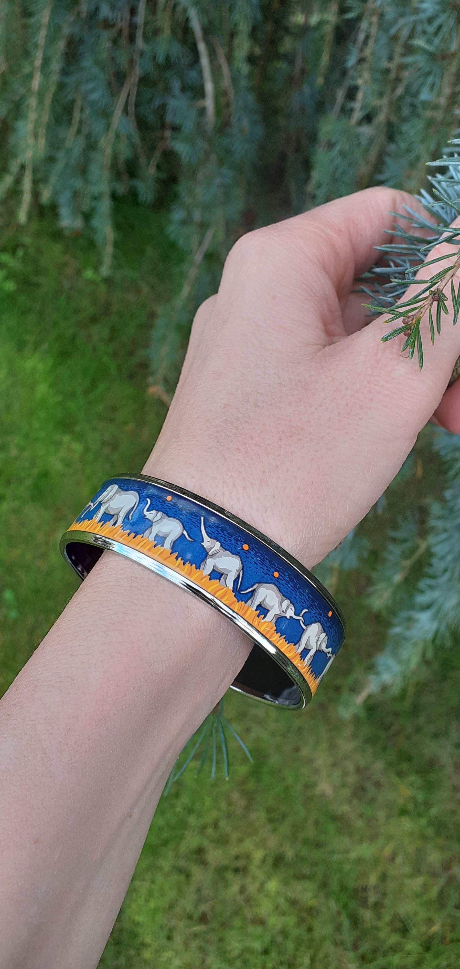 Beautiful Authentic Hermès Bracelet

Pattern: Elephants Grazing

Rare colorway ! Hard to find

Made in Austria + H
 
Made of Printed Enamel and New Palladium Plated Hardware (Silver-tone)

Colors: Blue background with orange polka dots, Grey