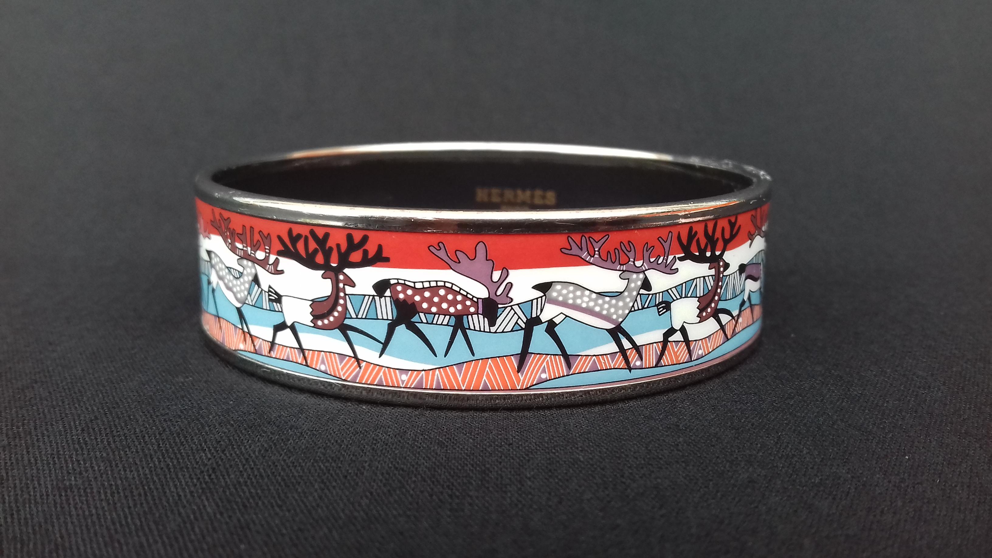 Absolutely Amazing Authentic Hermès Bracelet

Pattern: Reindeer

 From 