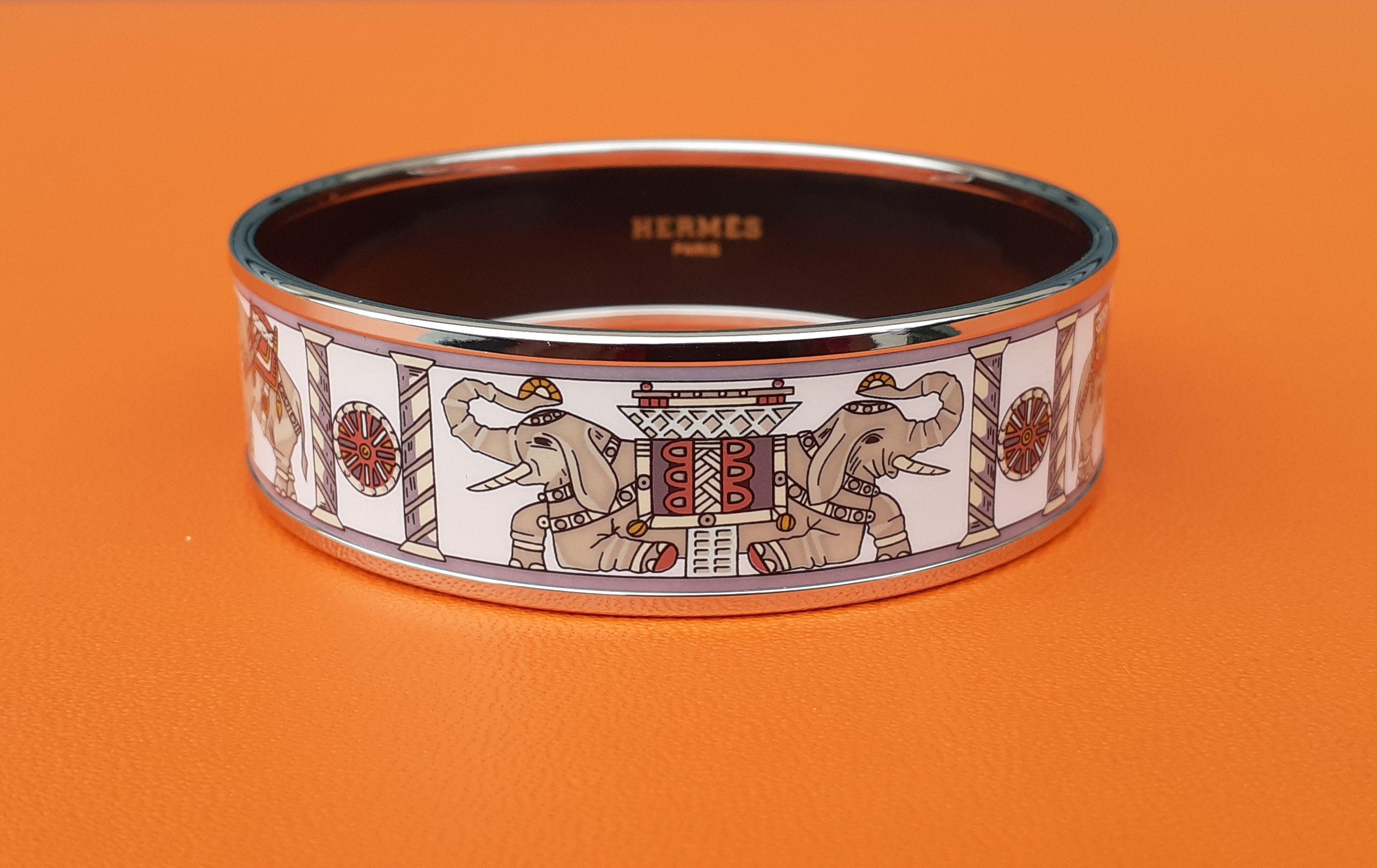 Gorgeous Authentic Hermès Bracelet

Print: 