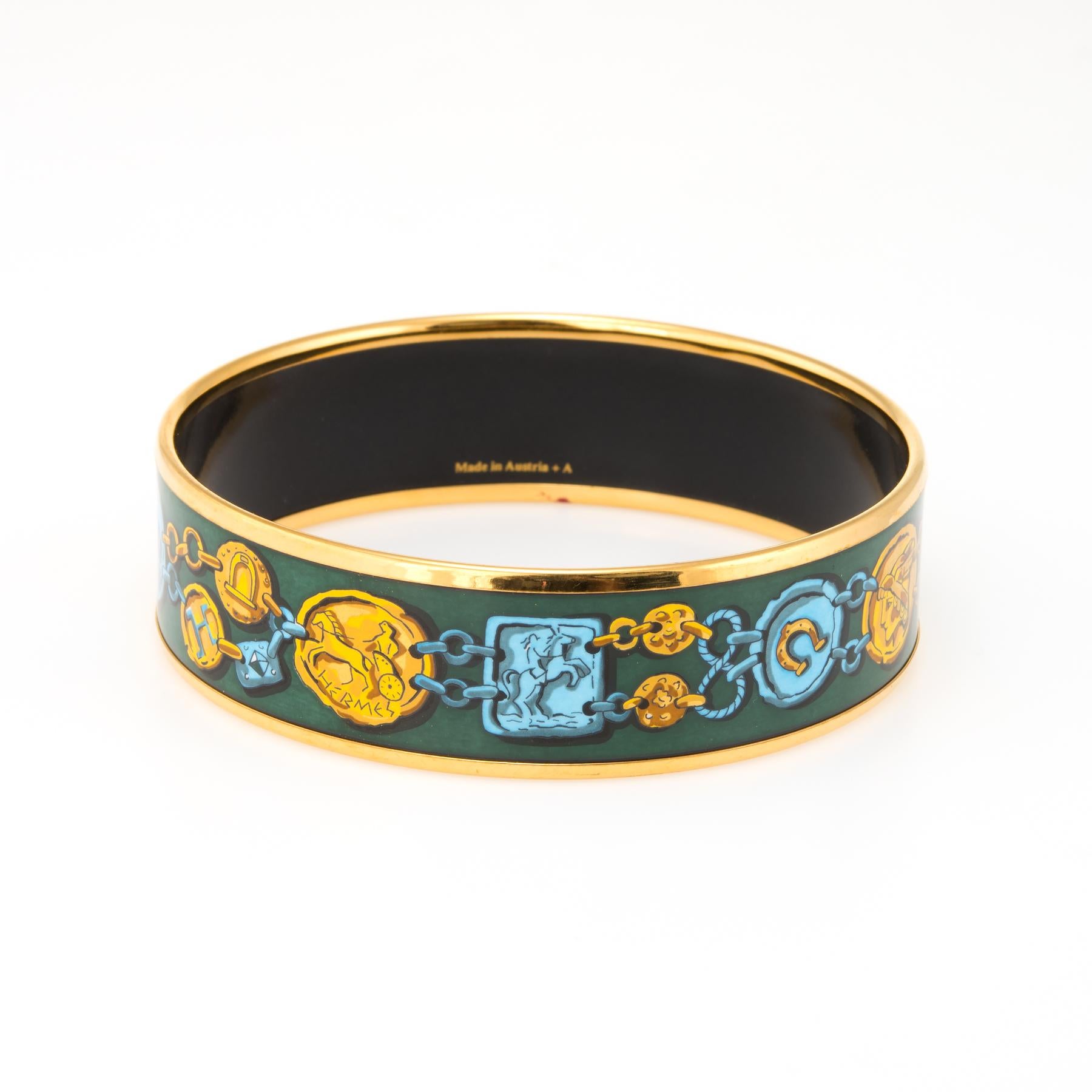 Pre owned Hermes enamel bracelet with a green, gold & turquoise printed equestrian design. 

The wide 3/4 inch bracelet is a size 65 - 7 1/2 inches.

The bracelet is in excellent original condition.

Particulars:

Weight: 33.4 grams

Stones: N/A.
